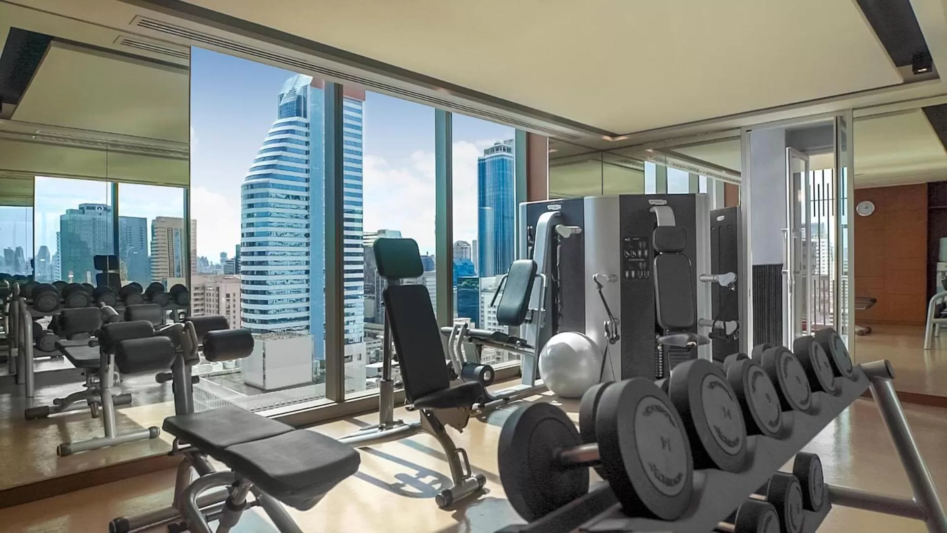 Fitness centre/facilities in Amara Bangkok Hotel