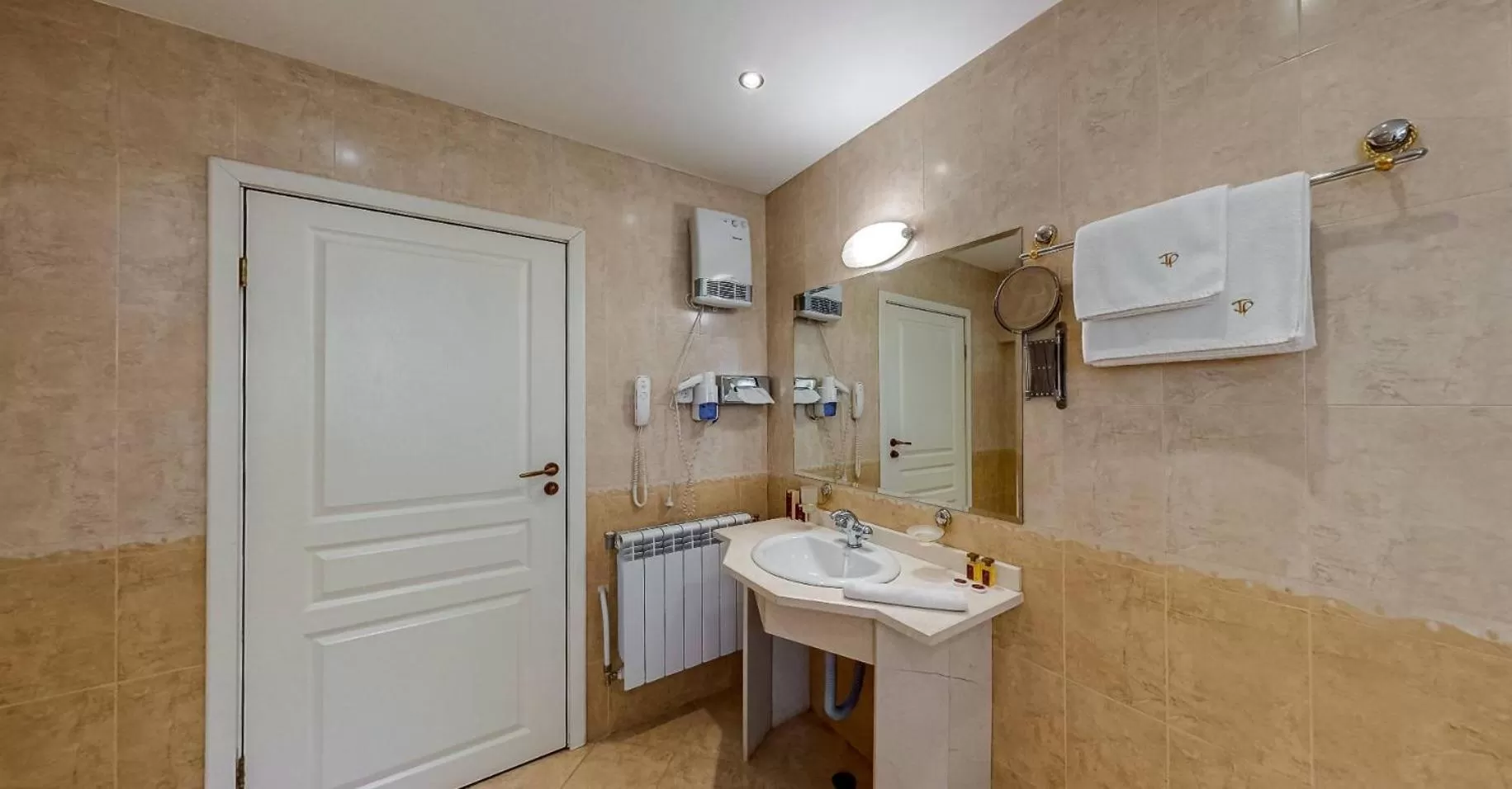 Bathroom in Troyan Plaza Hotel