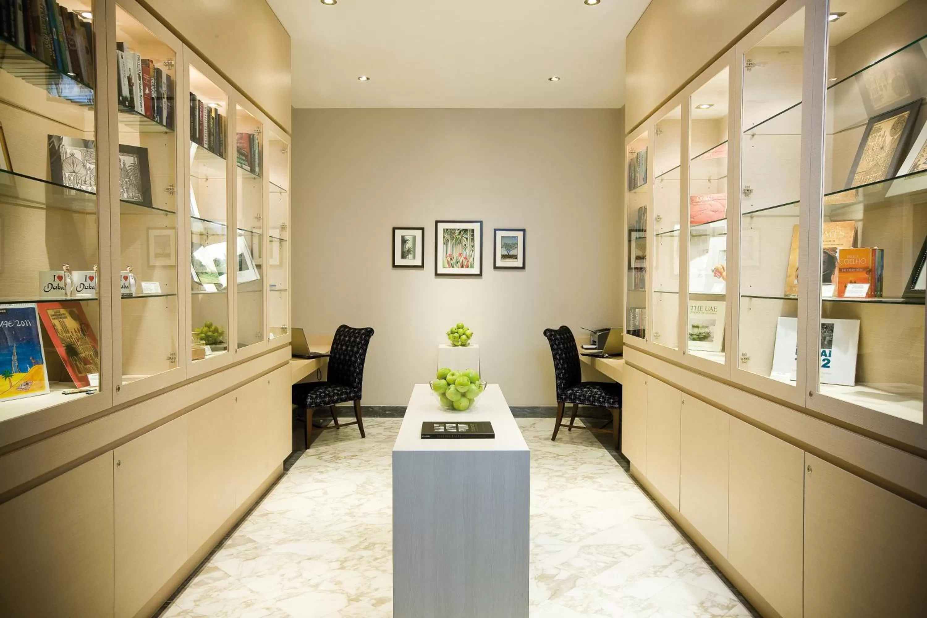 On-site shops in Mövenpick Hotel & Apartments Bur Dubai