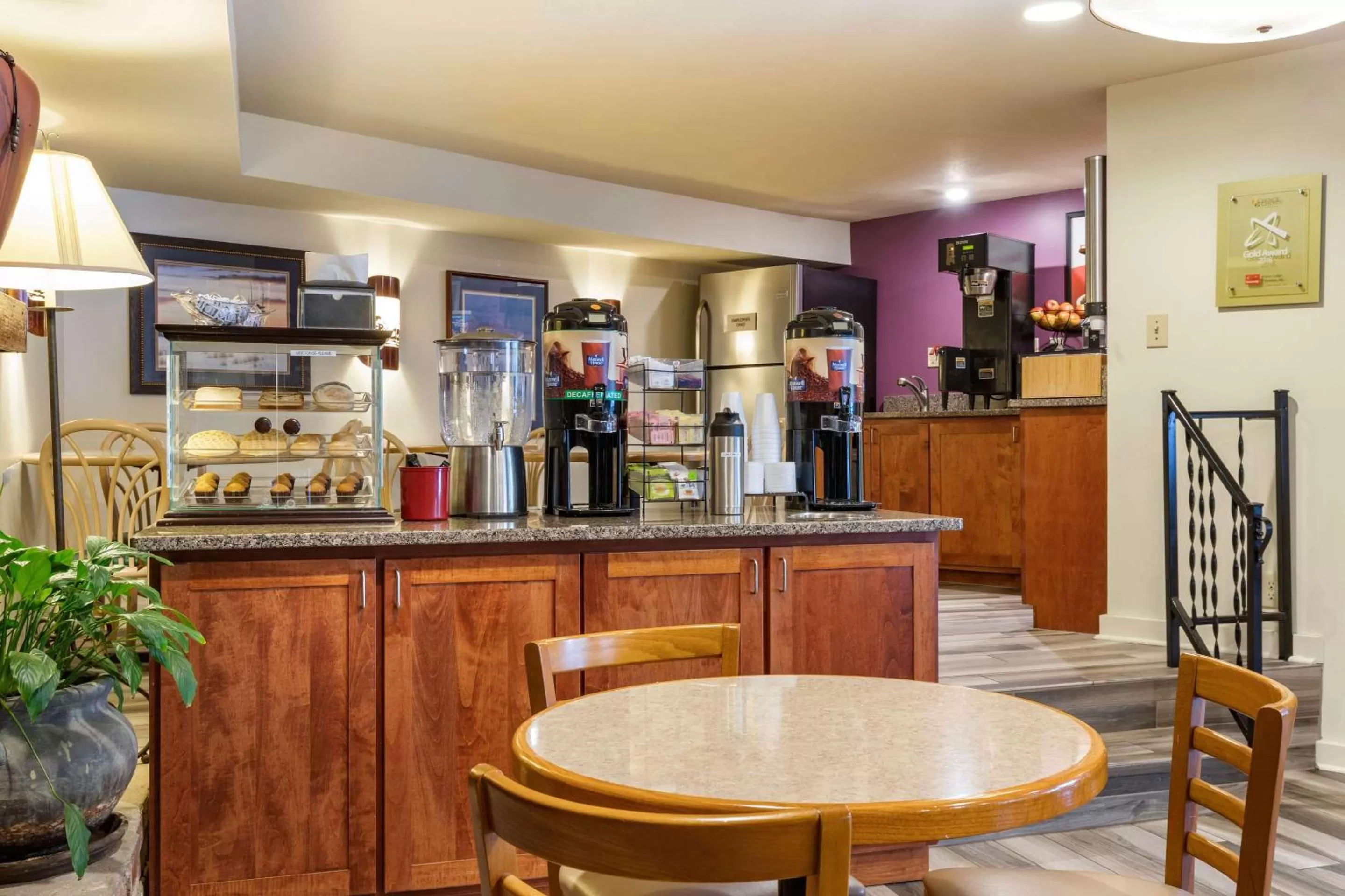 Restaurant/places to eat in Econo Lodge Cherokee Near Island Park