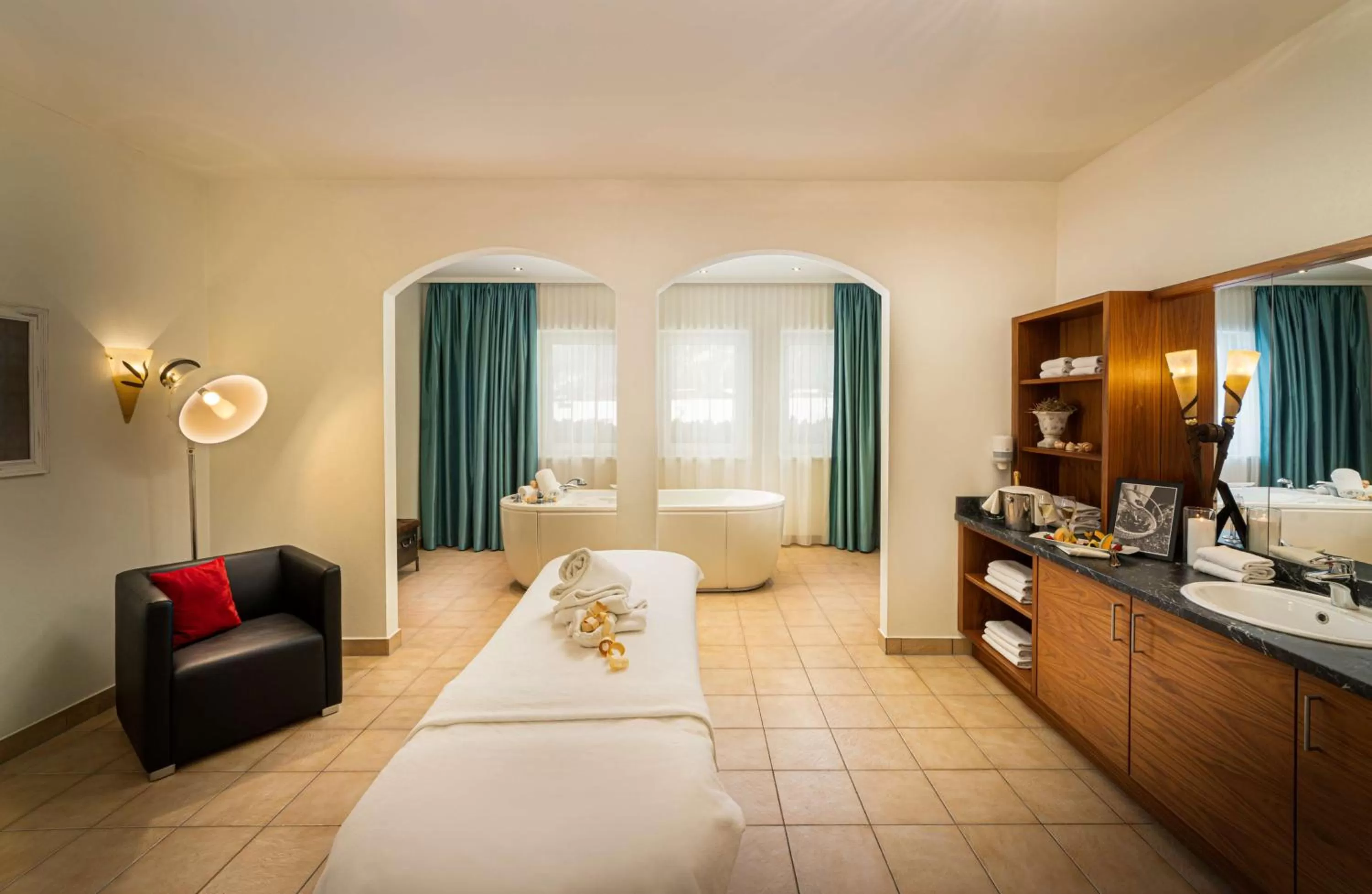 Spa and wellness centre/facilities, Bed in KUHOTEL by Rilano