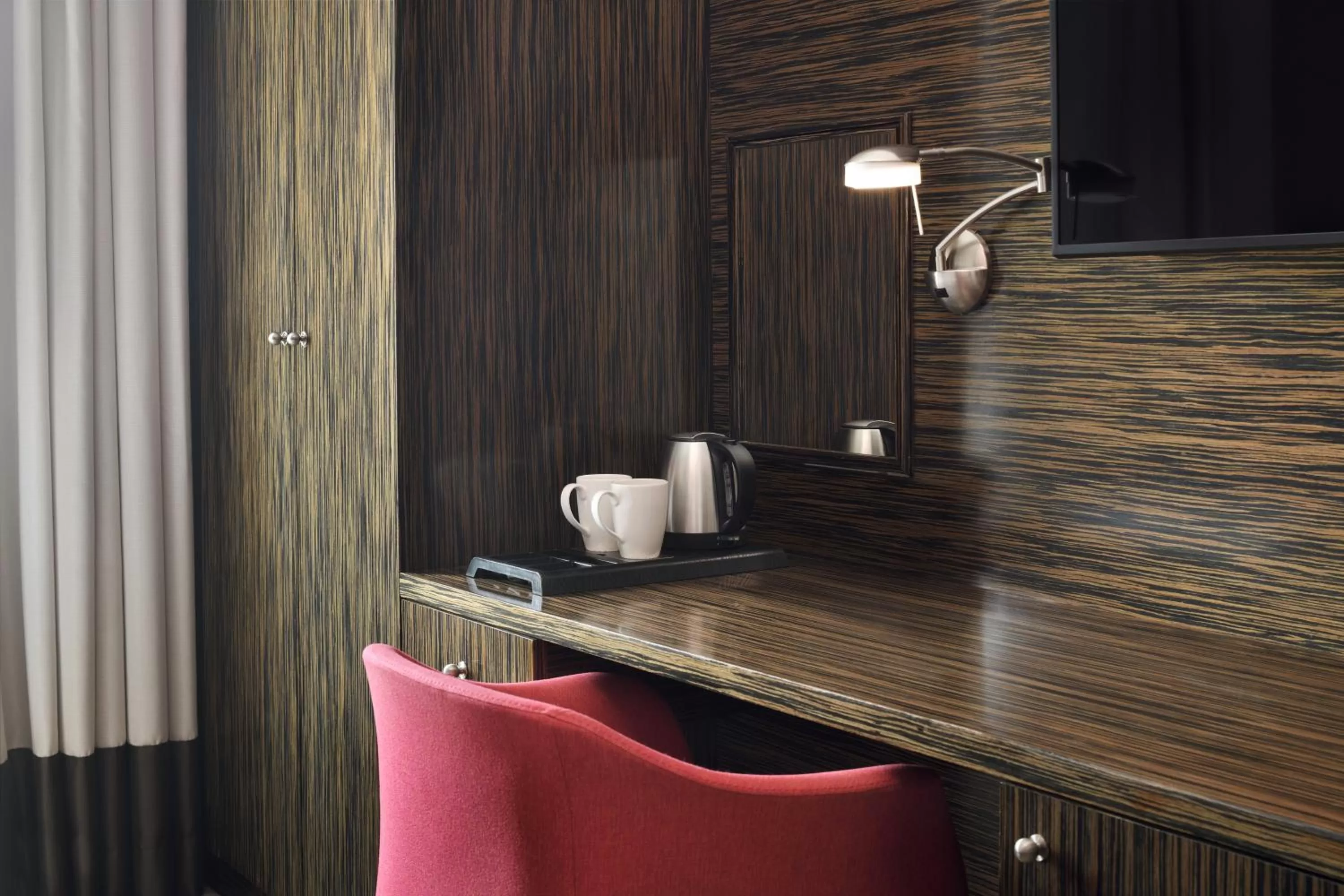 Coffee/tea facilities in Holiday Inn Express Dubai Internet City by IHG