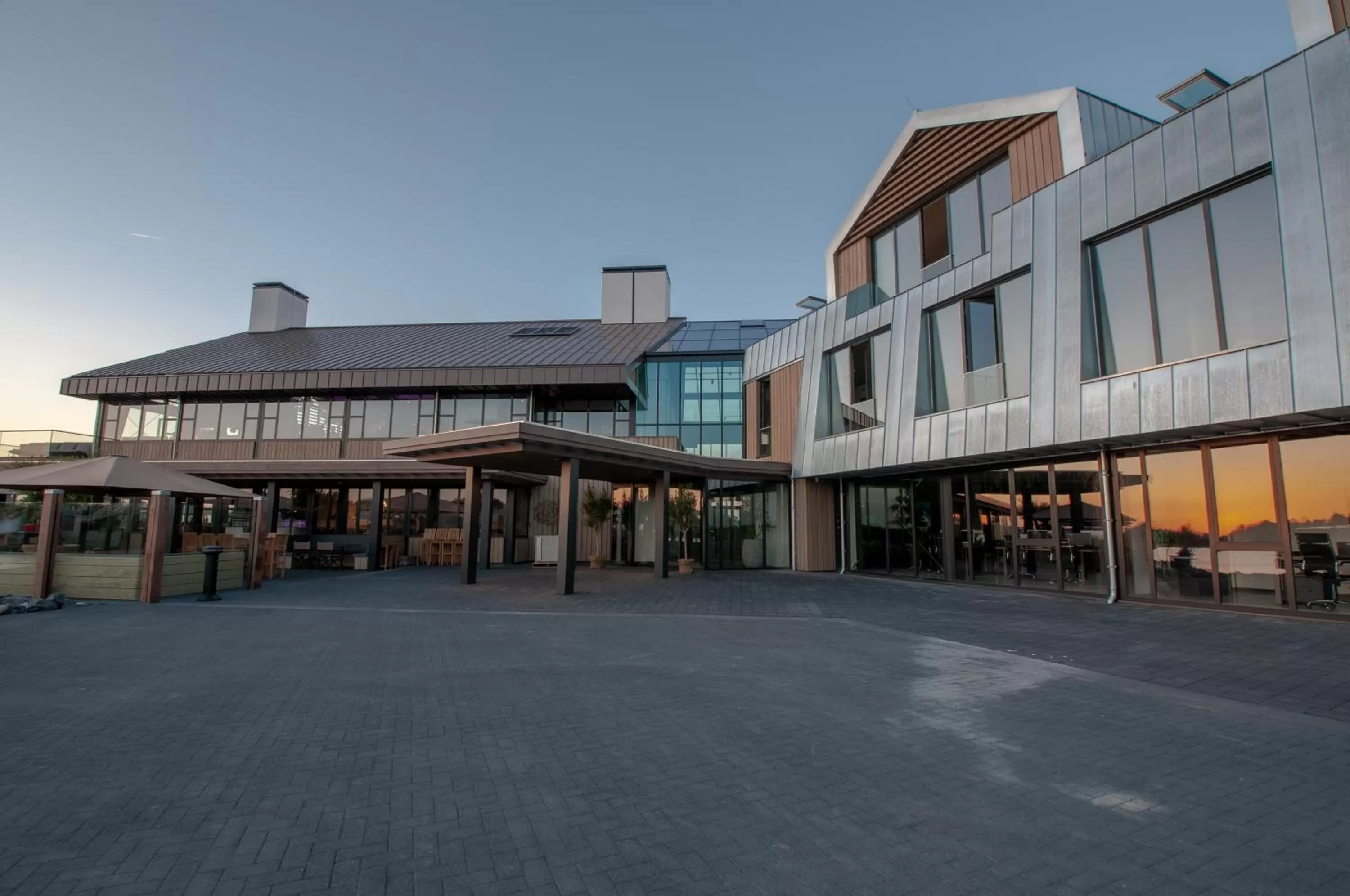Property Building in Waterrijk Oesterdam Hotel