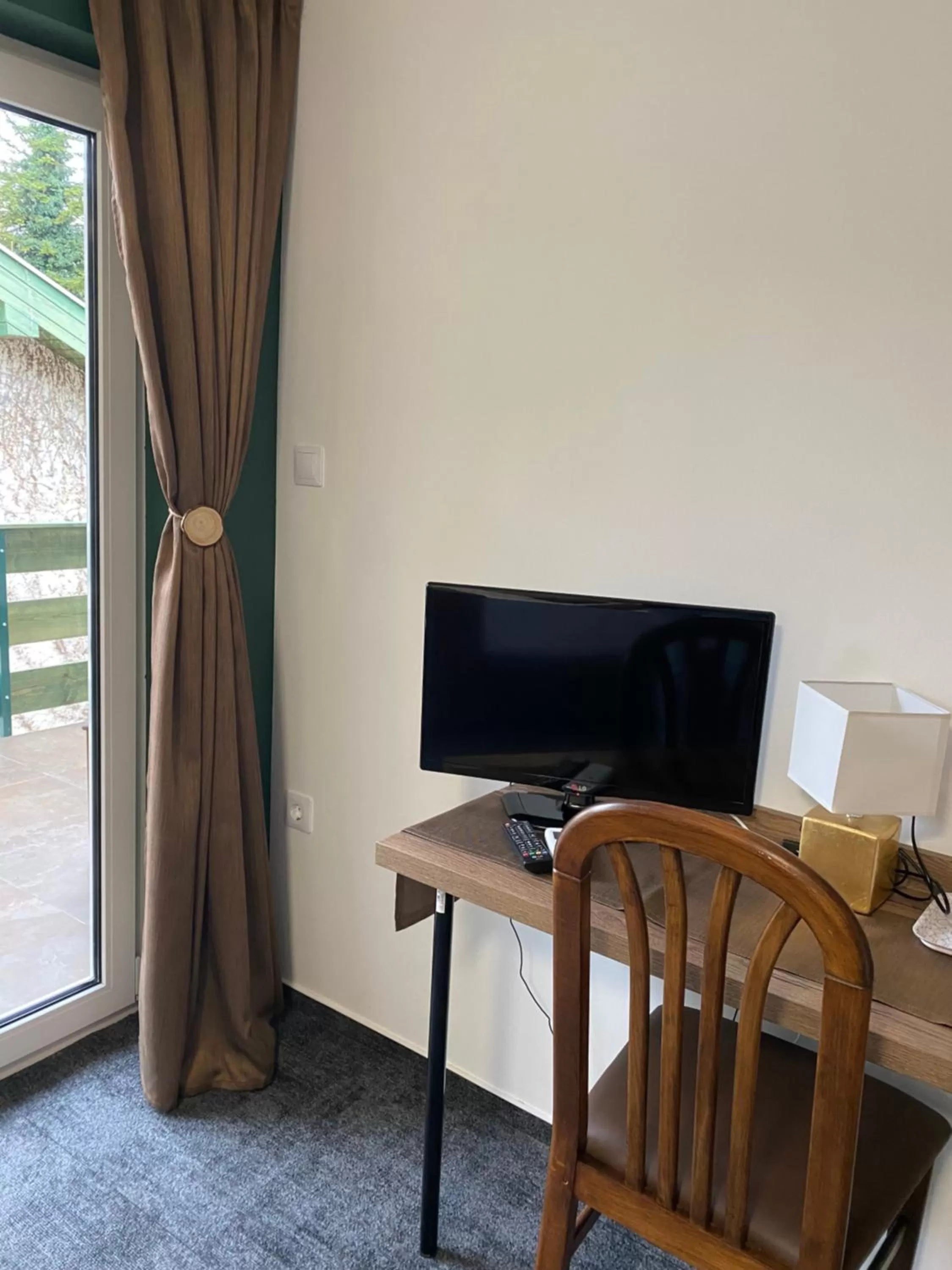 TV and multimedia, TV/Entertainment Center in A Fogadó