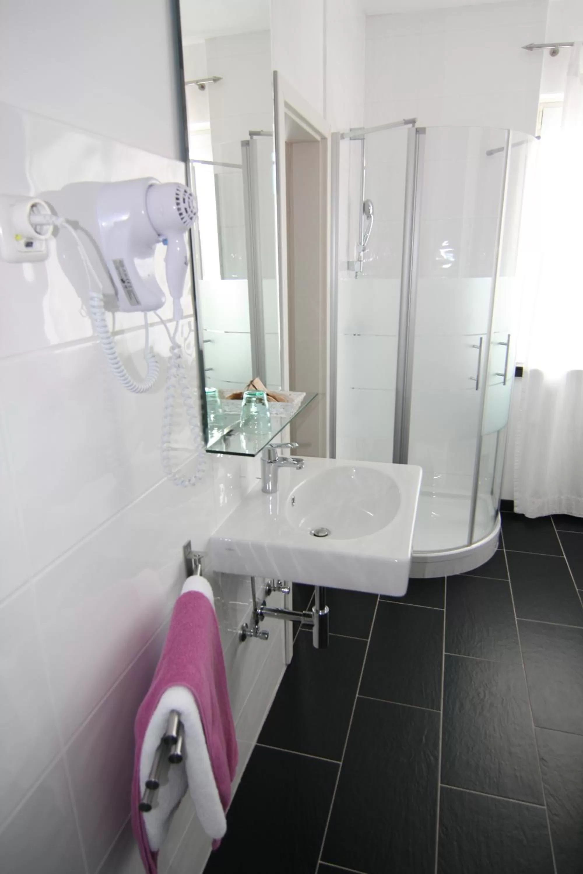 Bathroom in Hotel Heddernheimer Hof