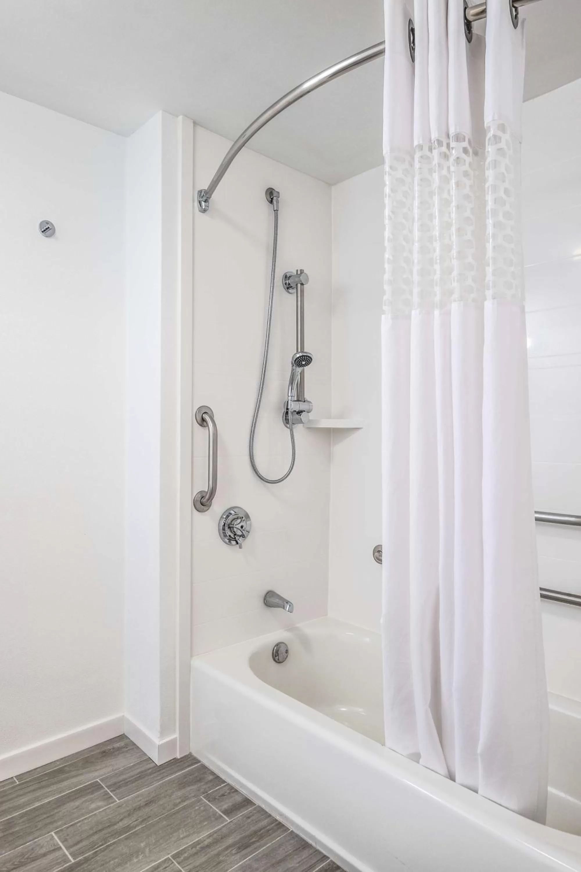 Bathroom in Hampton Inn Freeport/Brunswick