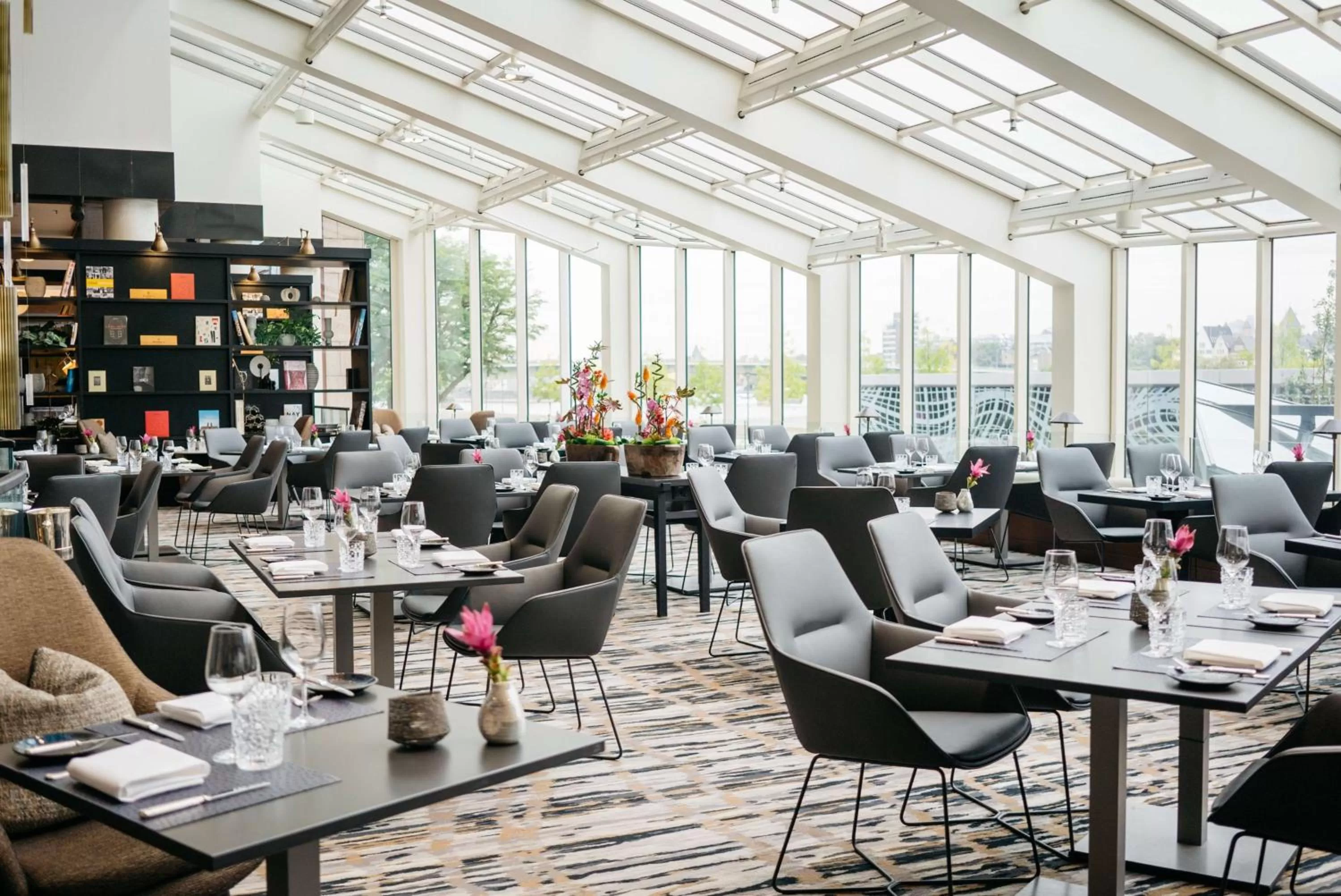 Restaurant/places to eat in Hyatt Regency Köln