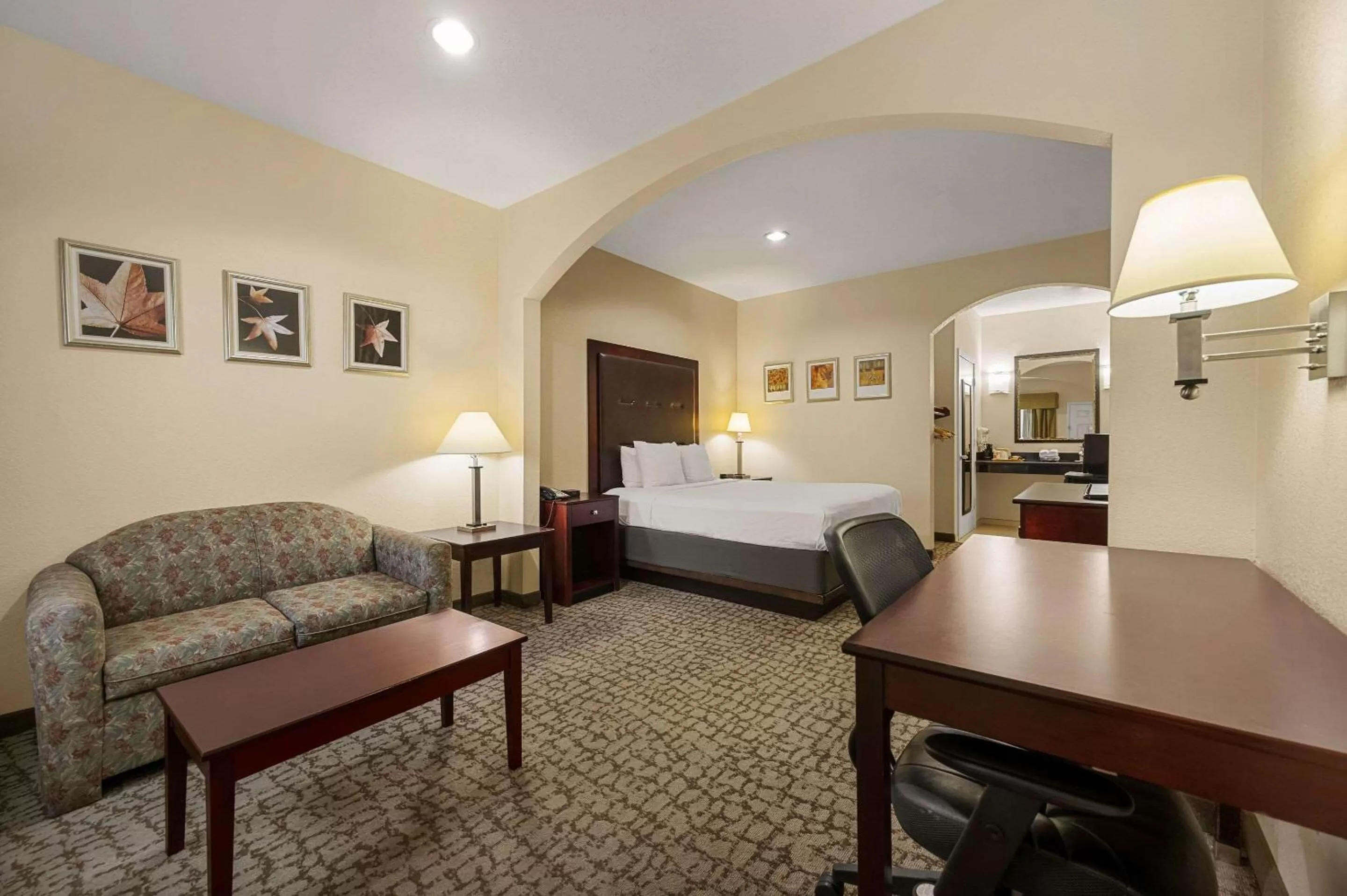Bedroom, Bed in Quality Inn & Suites Houston Northwest - Cypress