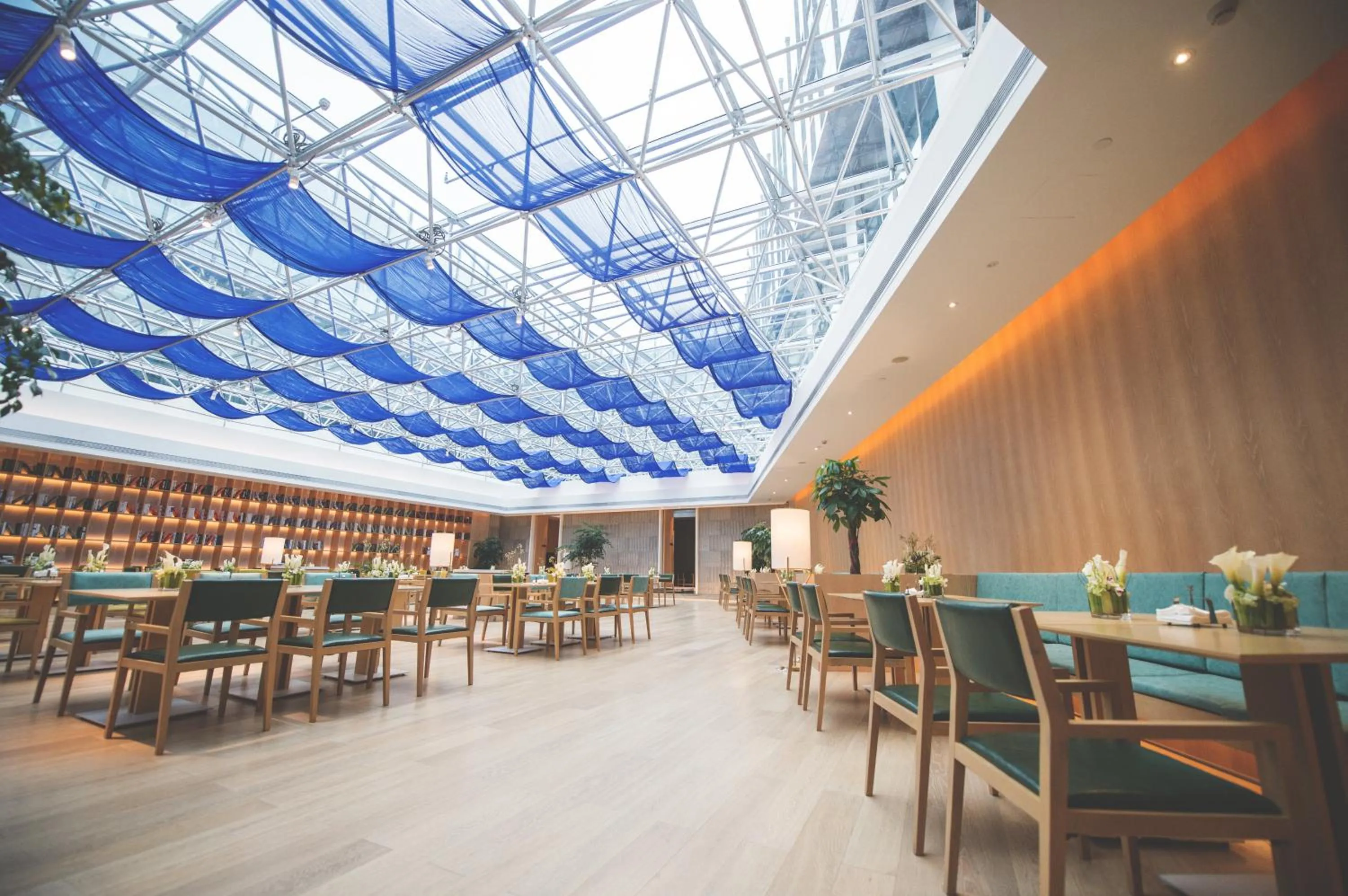 Restaurant/places to eat in Holiday Inn Express Shanghai Songjiang Fangta by IHG