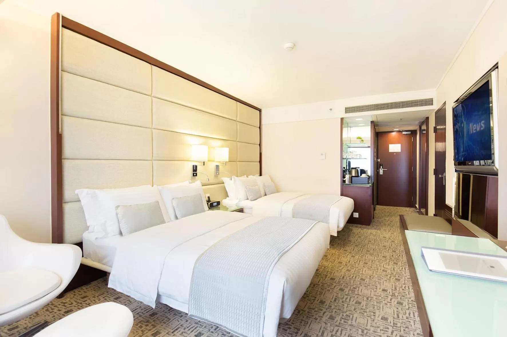 Bed in Regal Kowloon Hotel