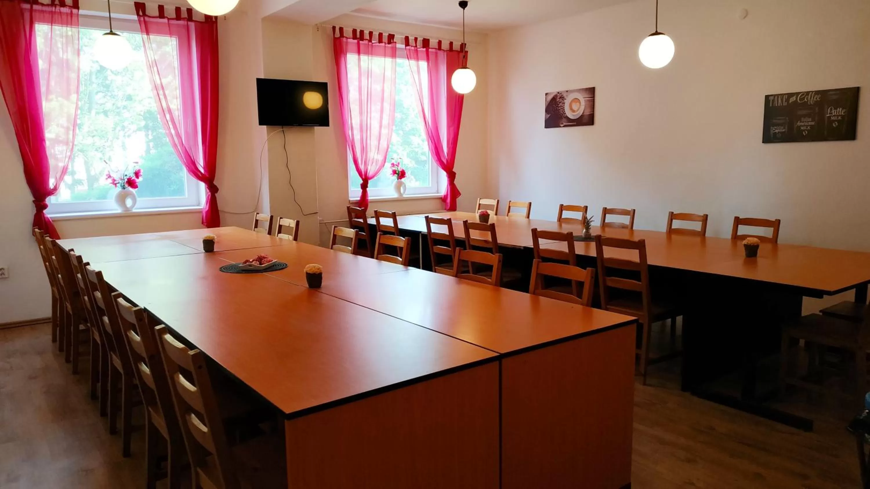 Restaurant/places to eat in Hotel Slobi