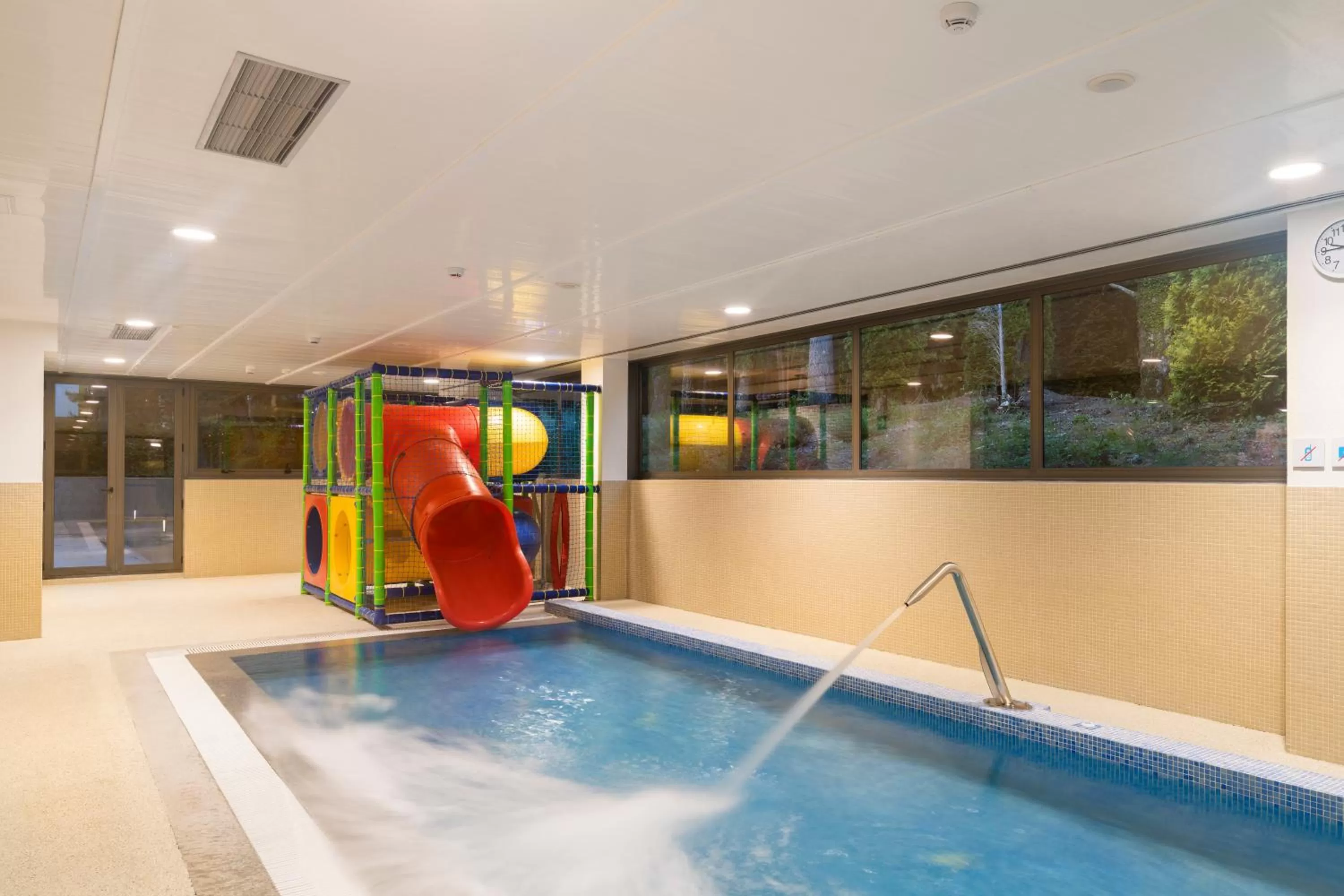 Swimming pool in Iberik Gran Balneario de Guitiriz