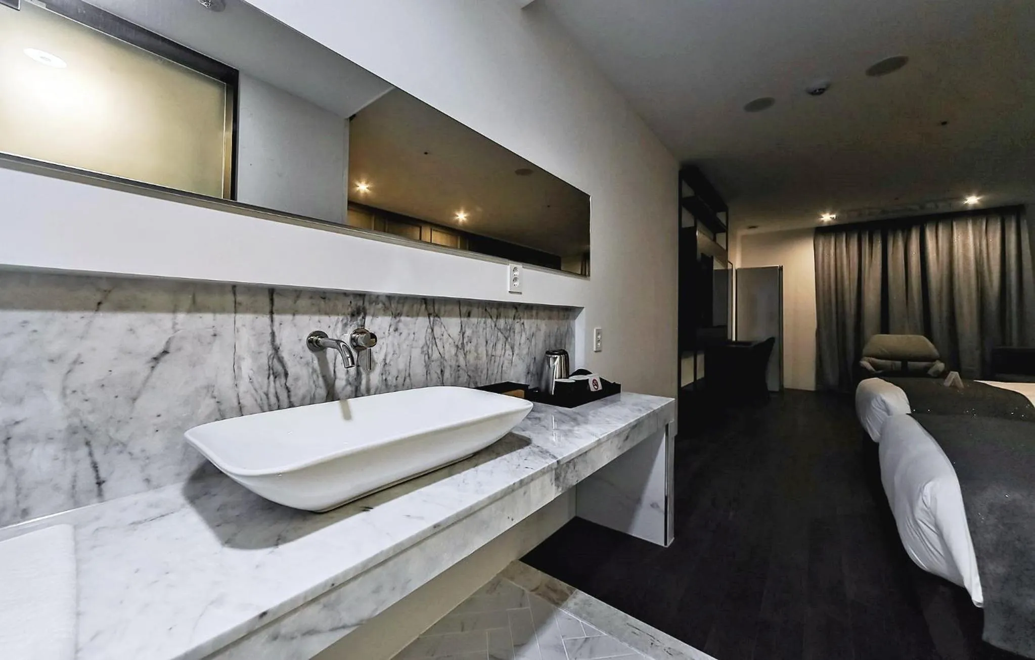 Bed in Hotel Noblestay