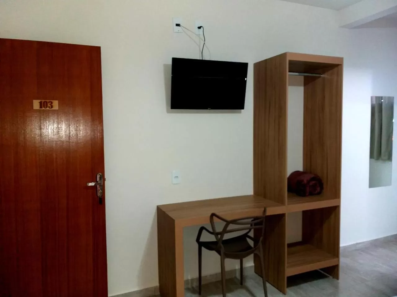 TV/Entertainment Center in Hotel Petaluma Piumhi