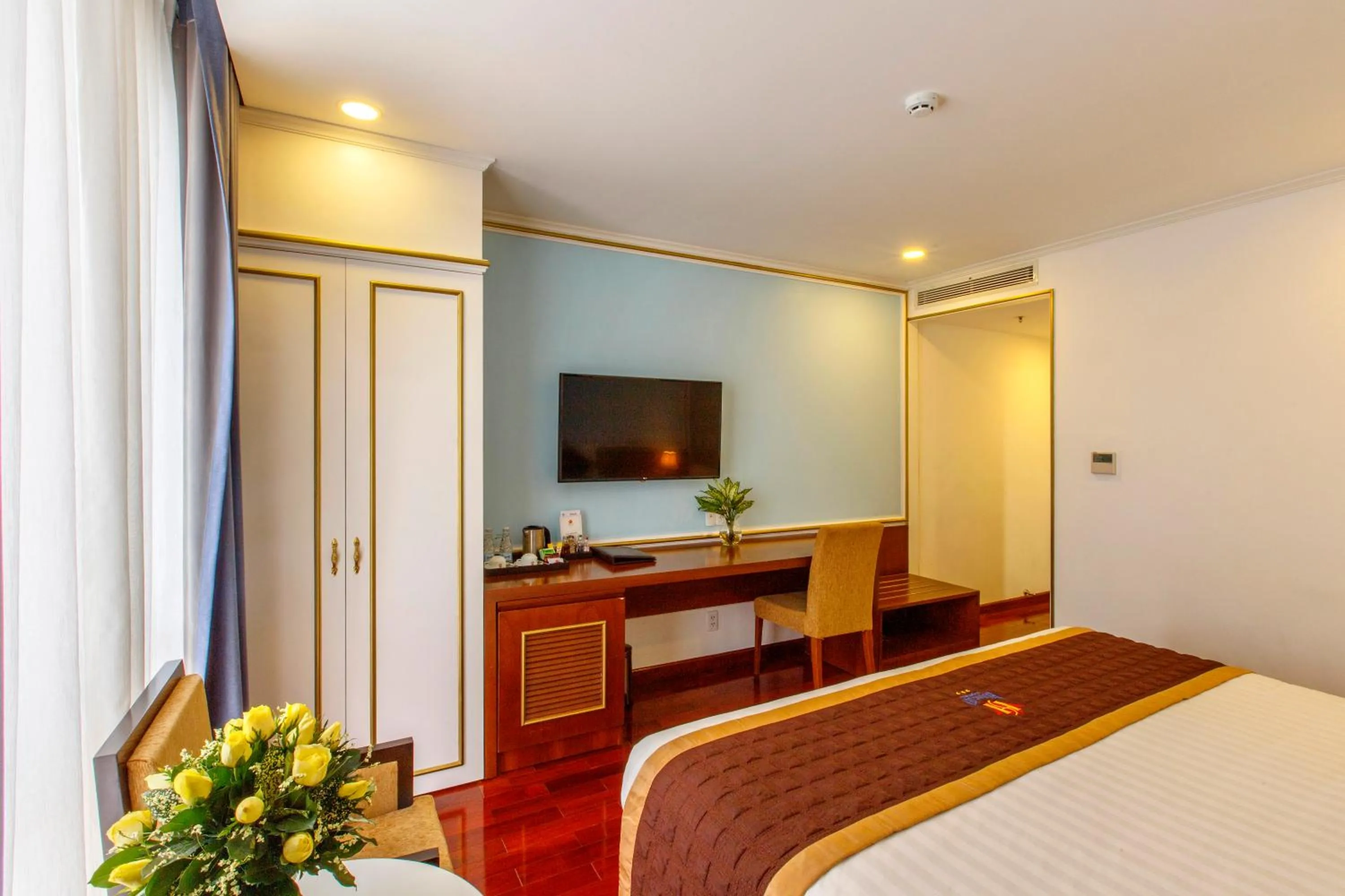 TV and multimedia, Bed in Huong Sen Annex Hotel