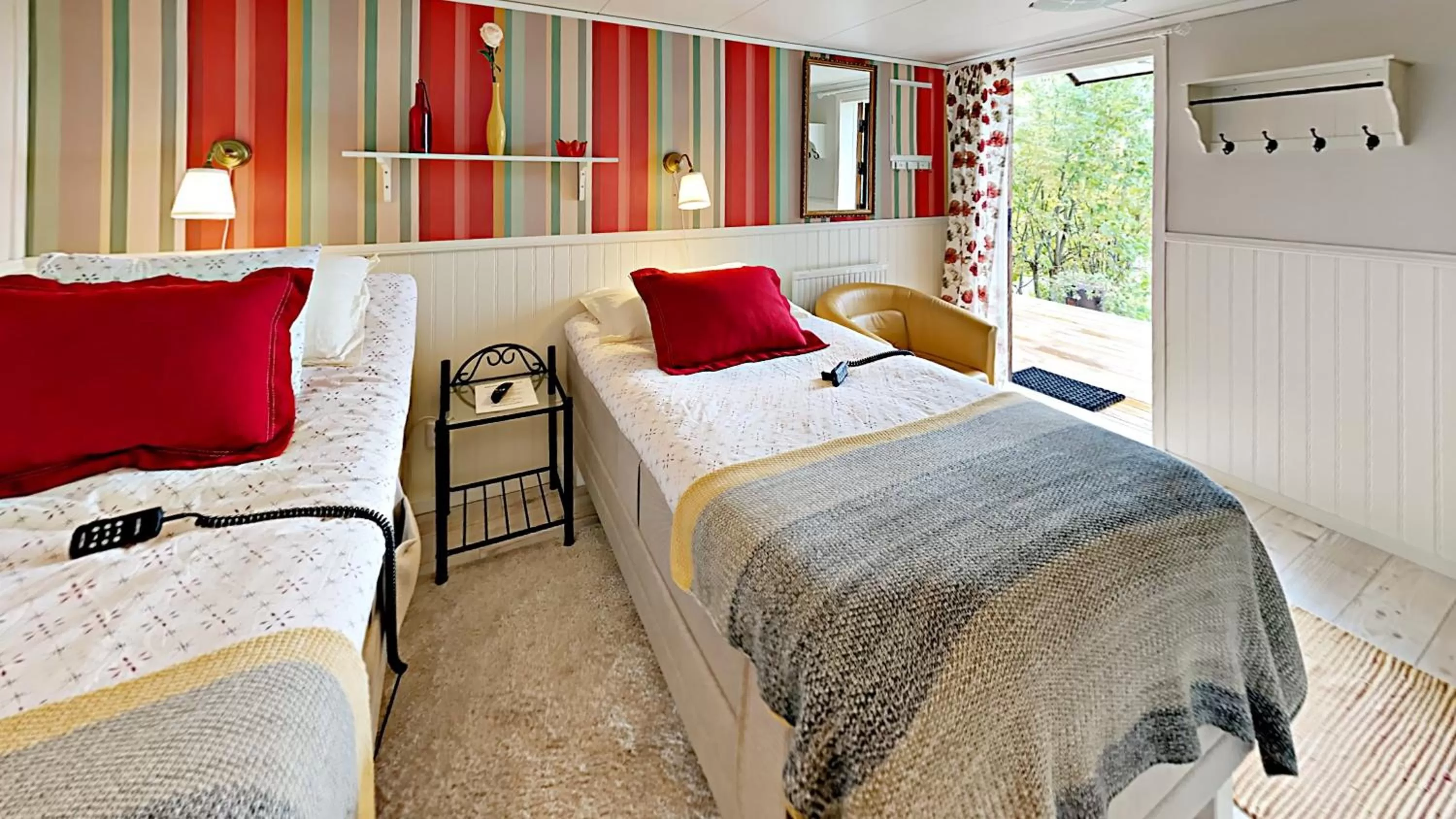 Bed in Woodstock B & B Studios