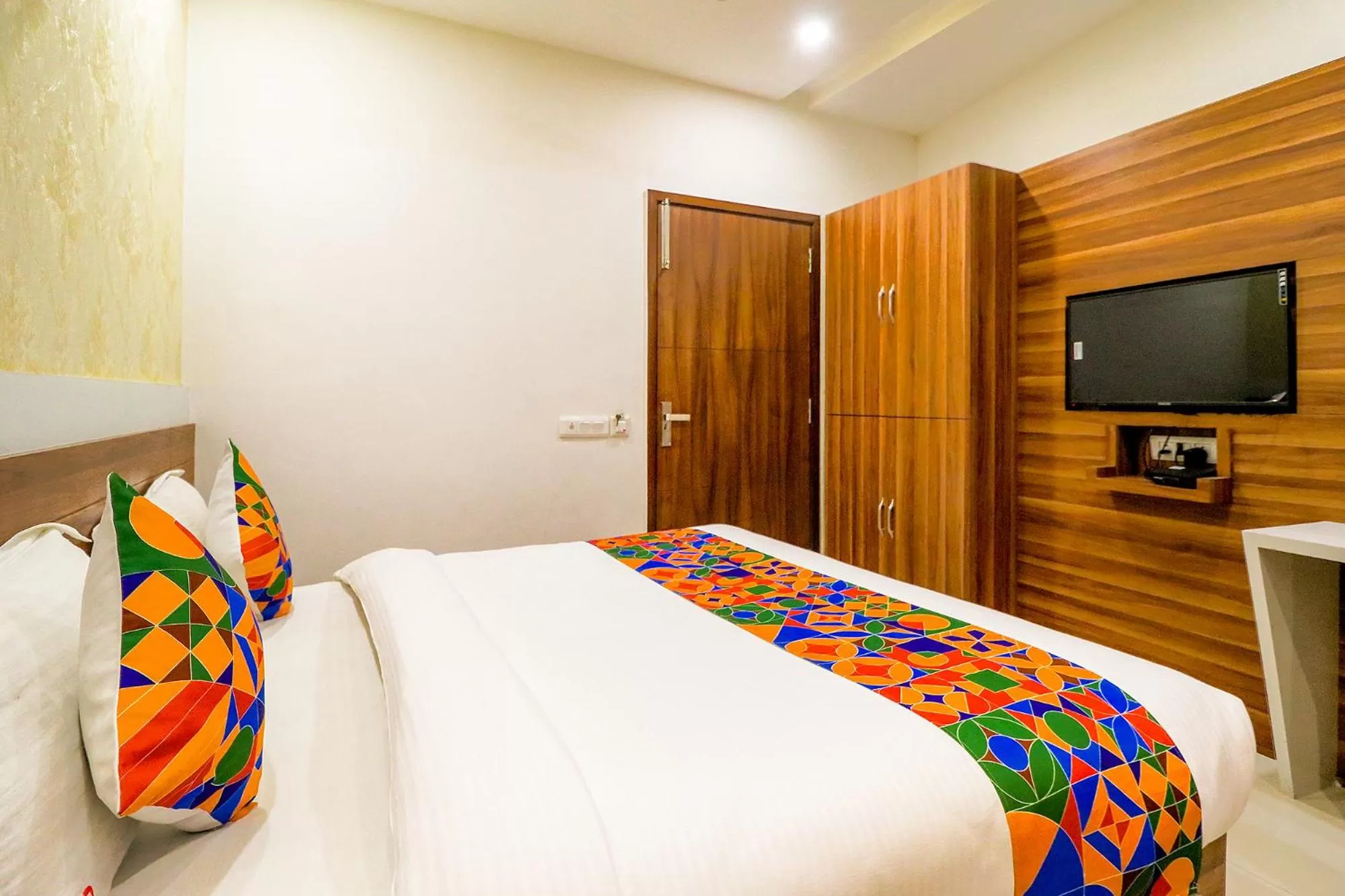 Bed in FabHotel Golden Velvet