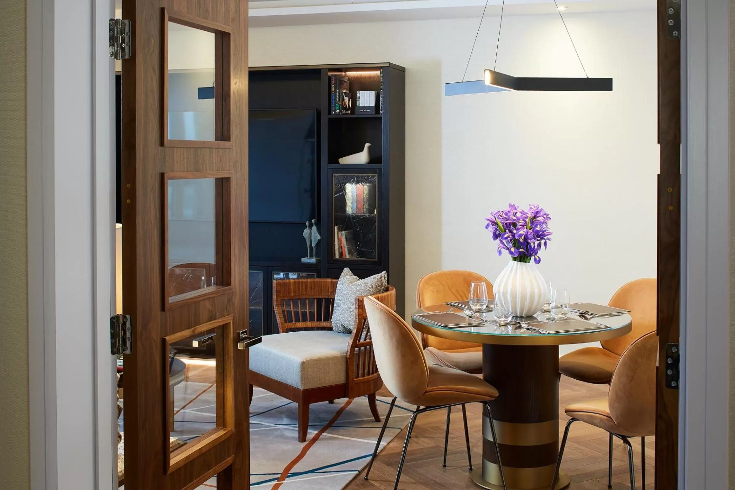 Dining area in Cheval Gloucester Park at Kensington