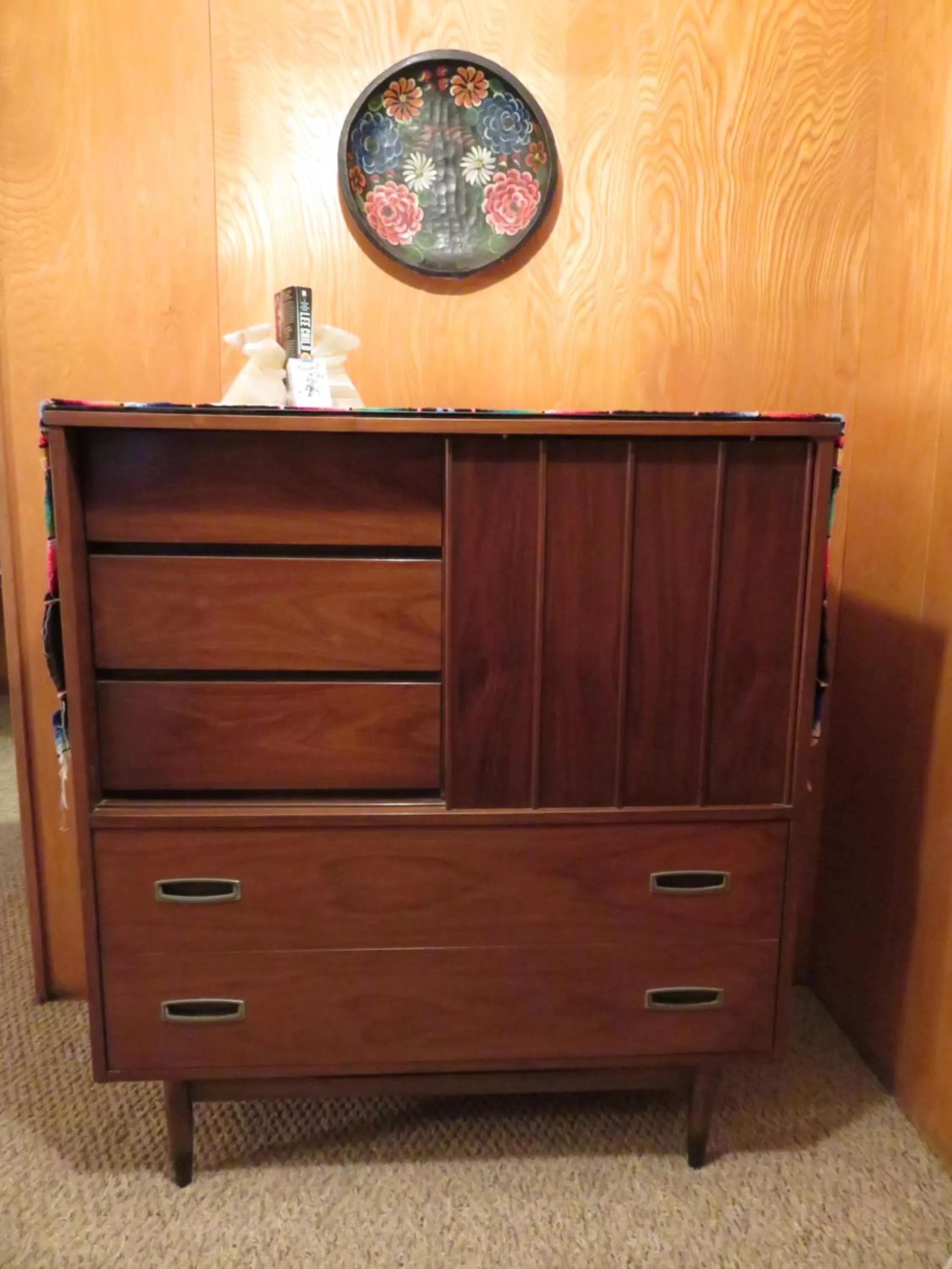 Decorative detail in Raton Pass Motor Inn