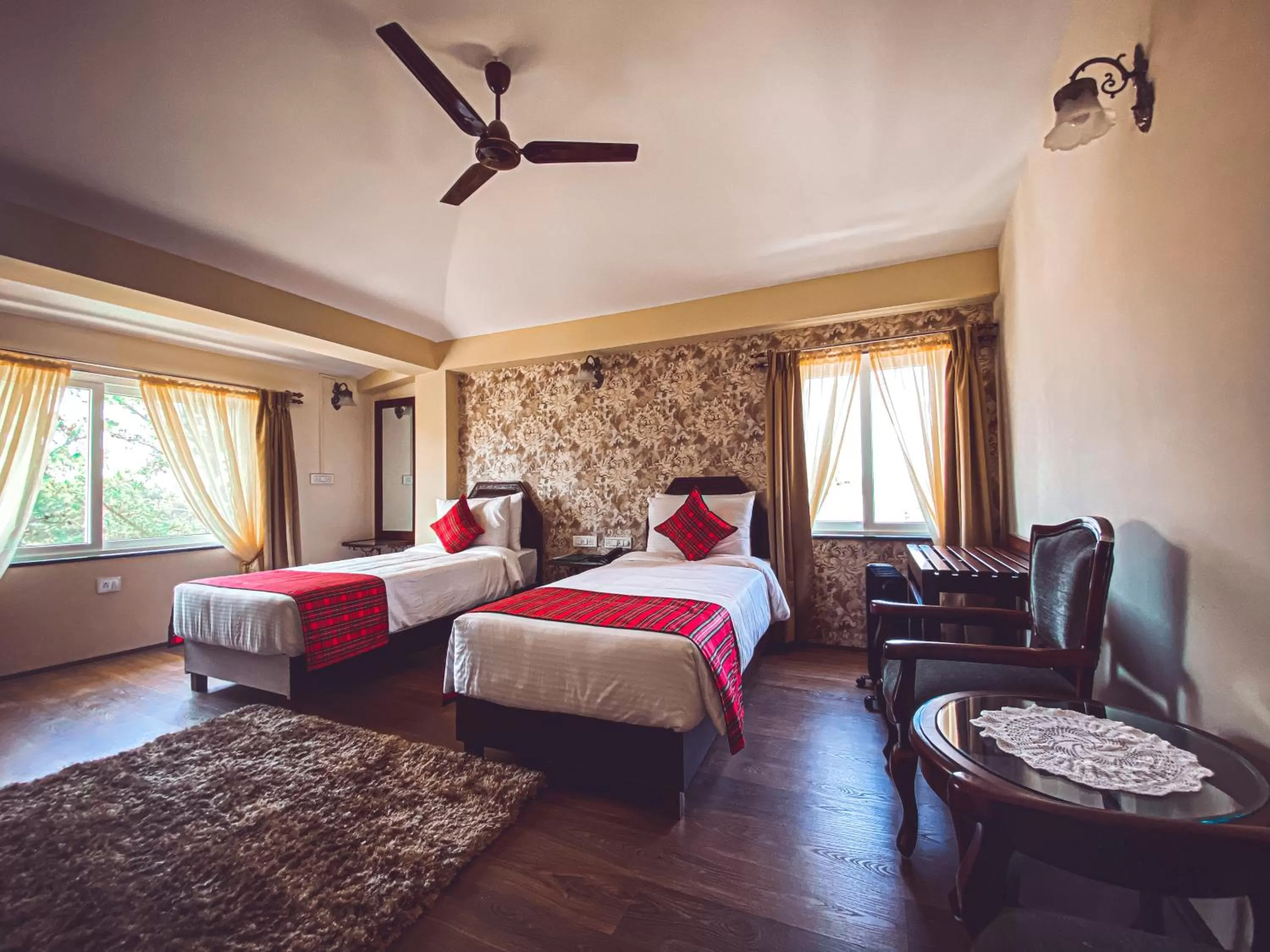 Photo of the whole room in Windermere Inn