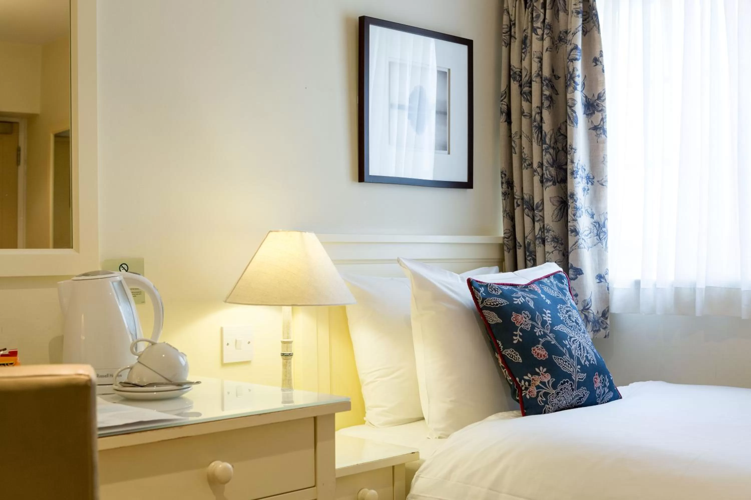 Bedroom, Bed in Abbey Fields By Chef & Brewer Collection