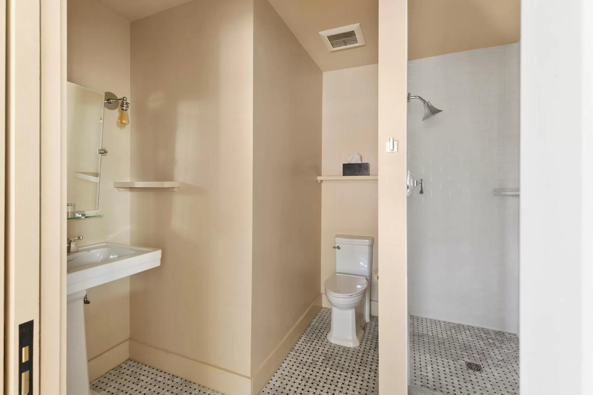 Shower in The Francis Hotel