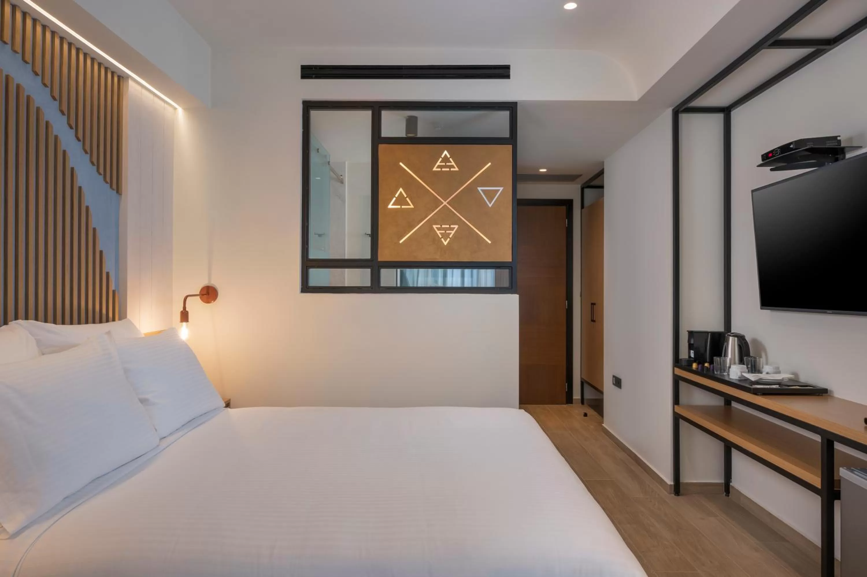 Photo of the whole room, Bed in Hyperion City Hotel & Spa