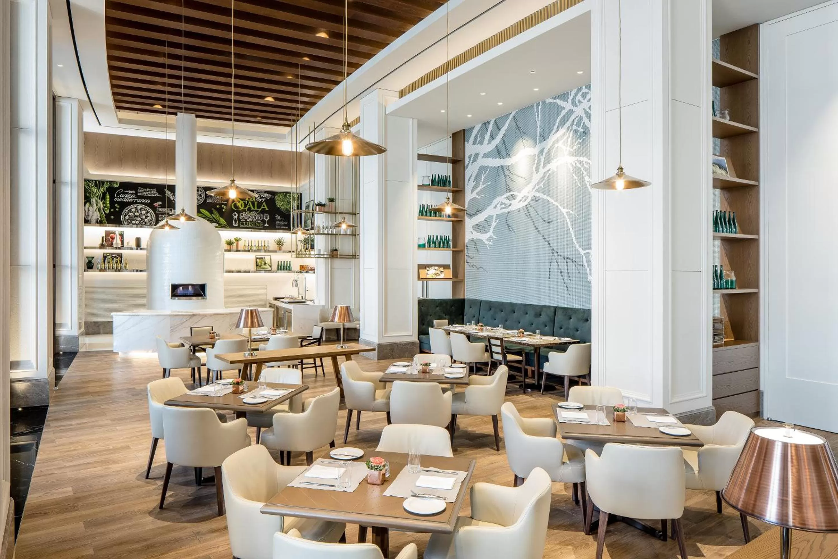 Restaurant/places to eat in Paradise City