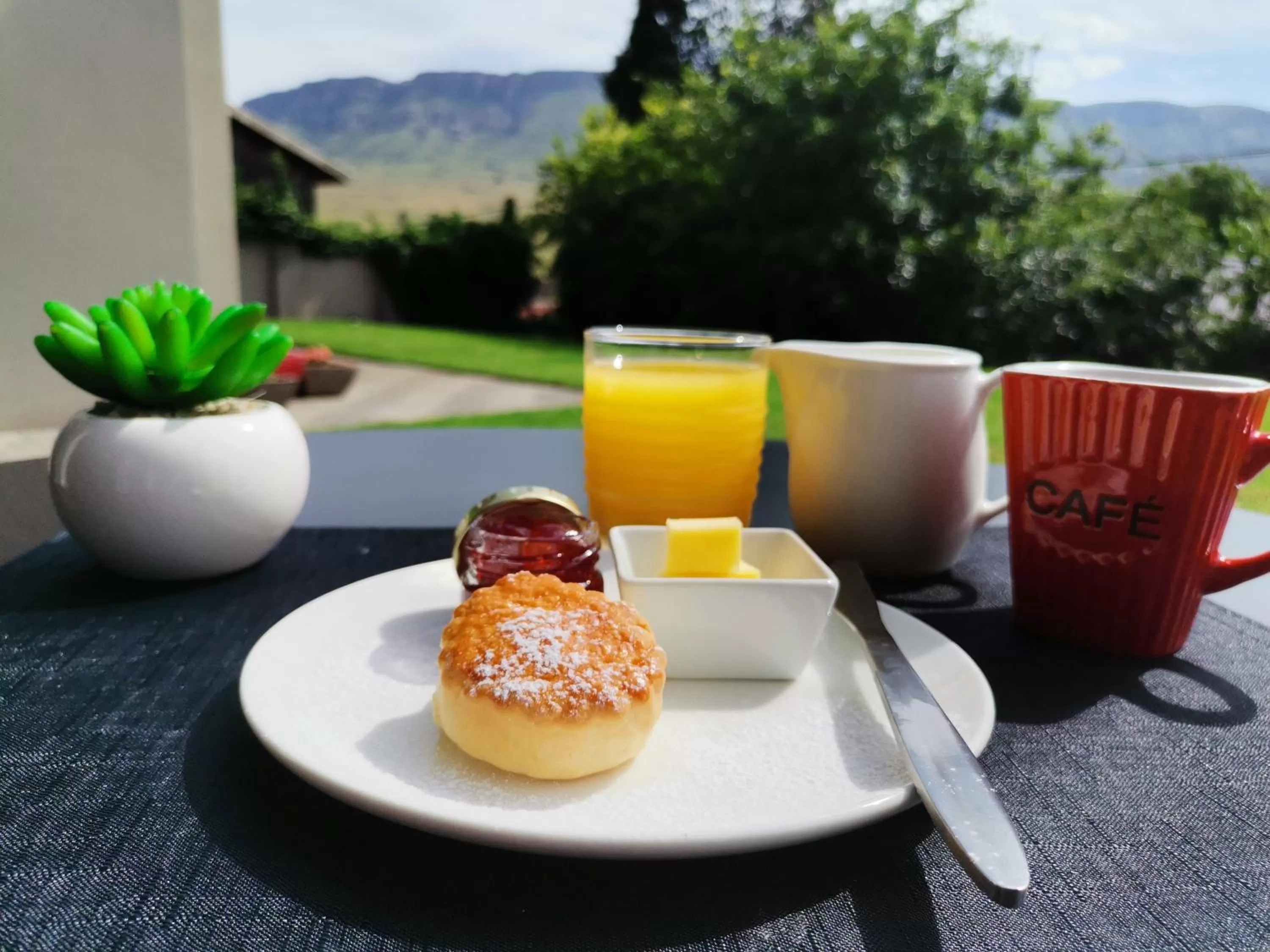 Breakfast in The Raz