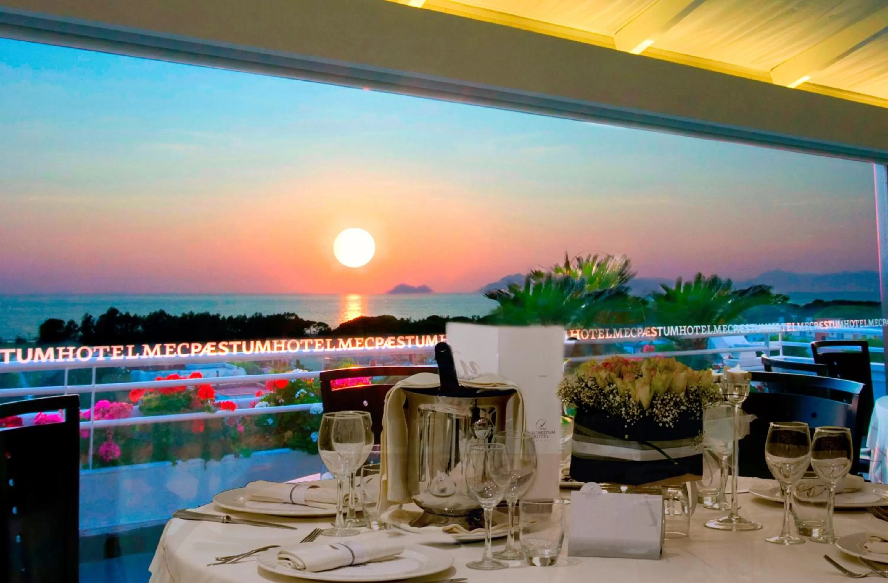 Restaurant/places to eat in Mec Paestum Hotel