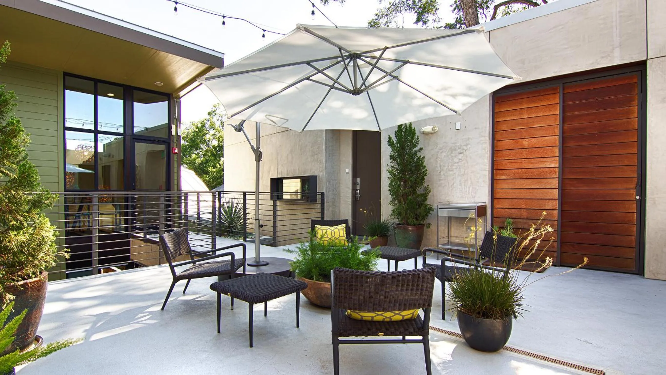 Patio in Heywood Hotel