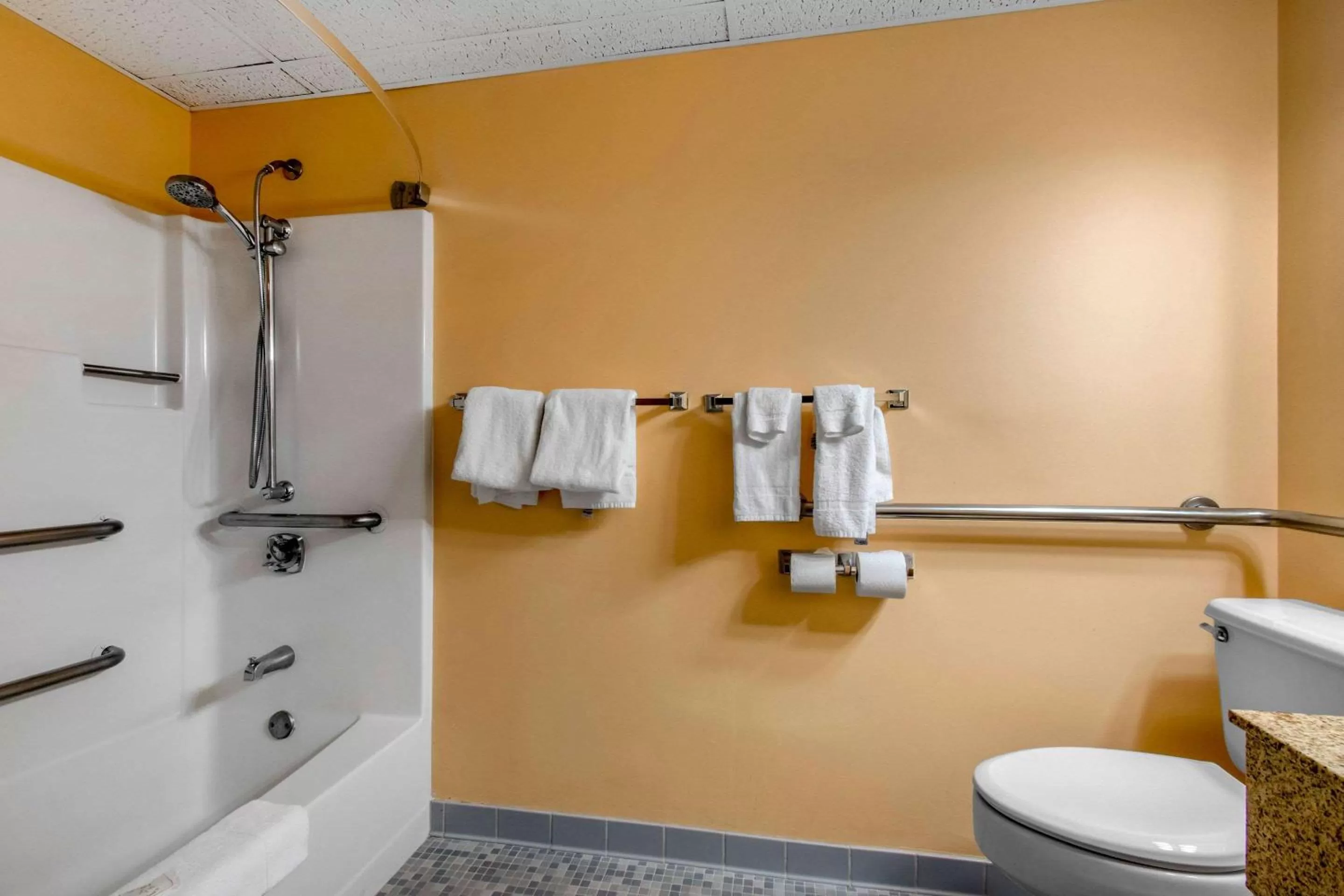 Bathroom in Quality Inn Carlisle South