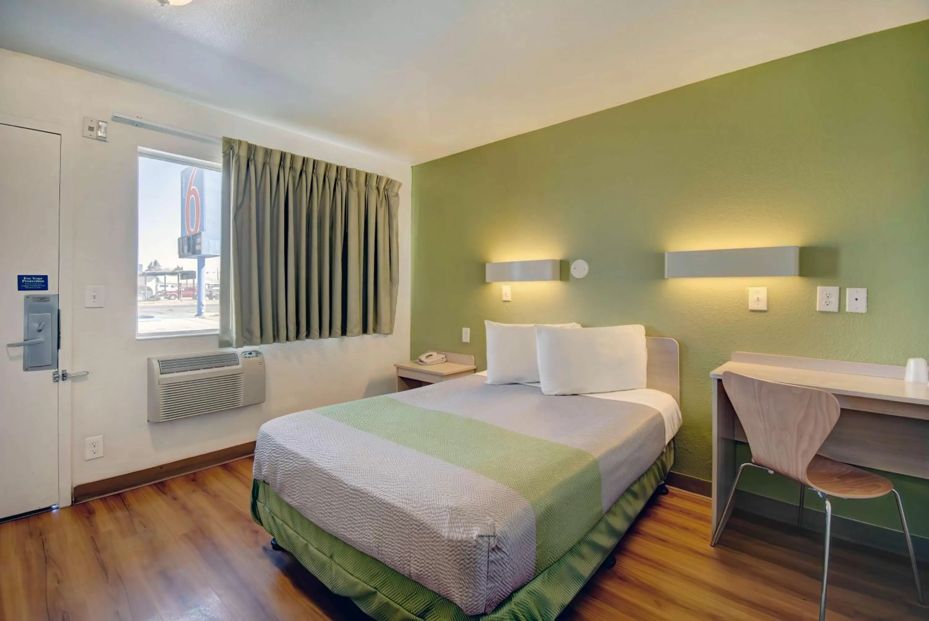 Bedroom, Bed in Motel 6-Douglas, AZ