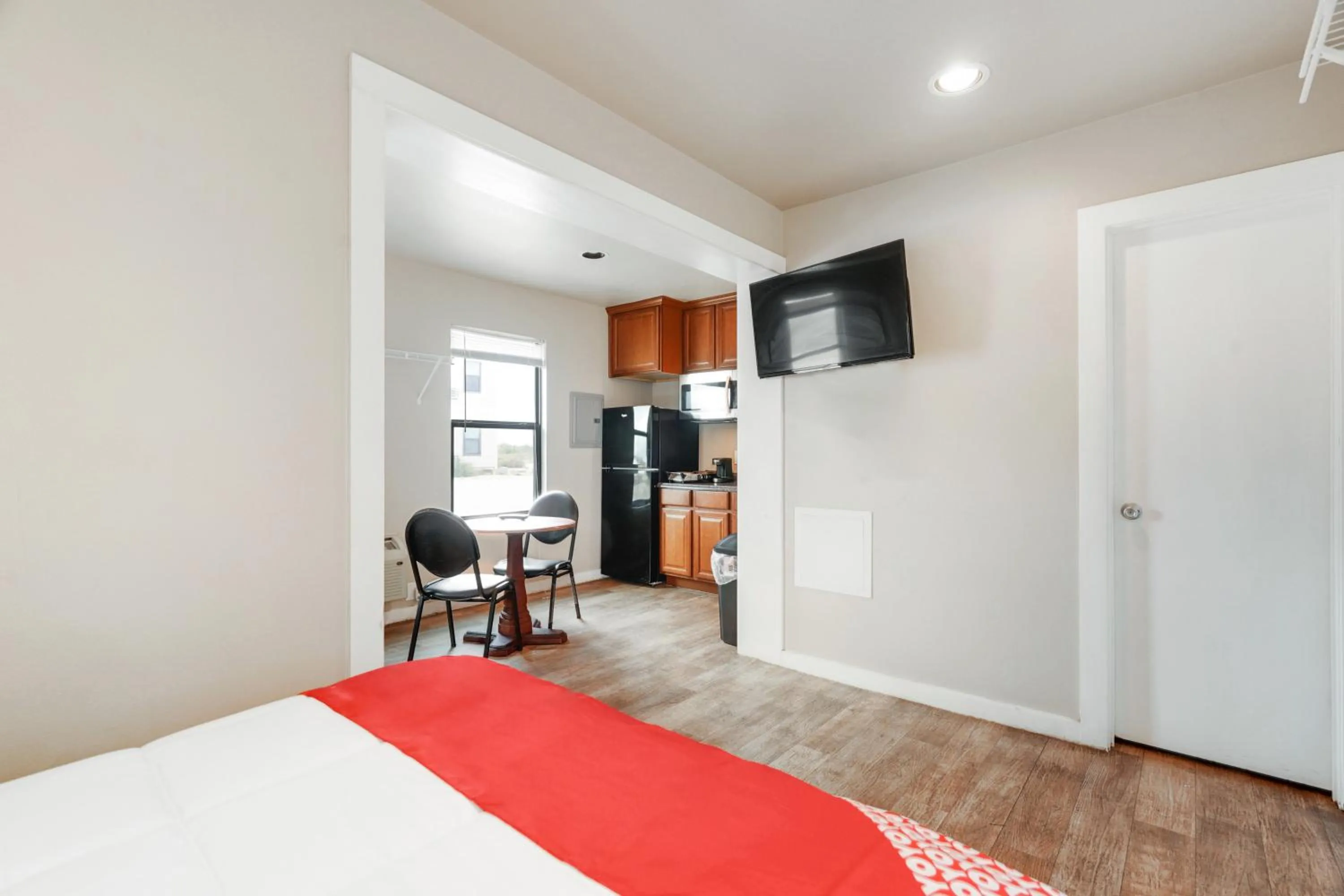 TV and multimedia, Bed in The Resource Inn -Big Lake TX