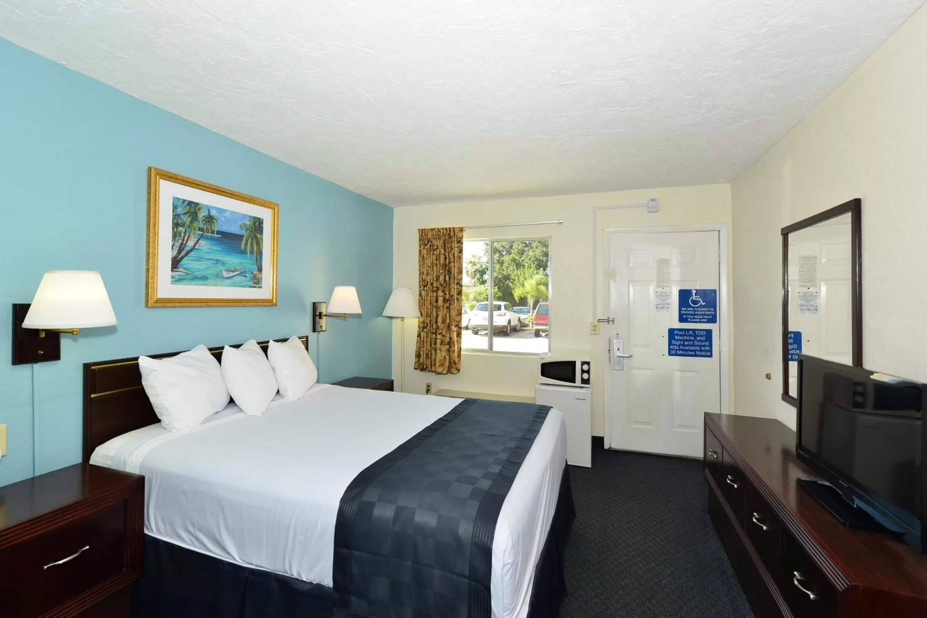 Bed in Americas Best Value Inn Bradenton-Sarasota