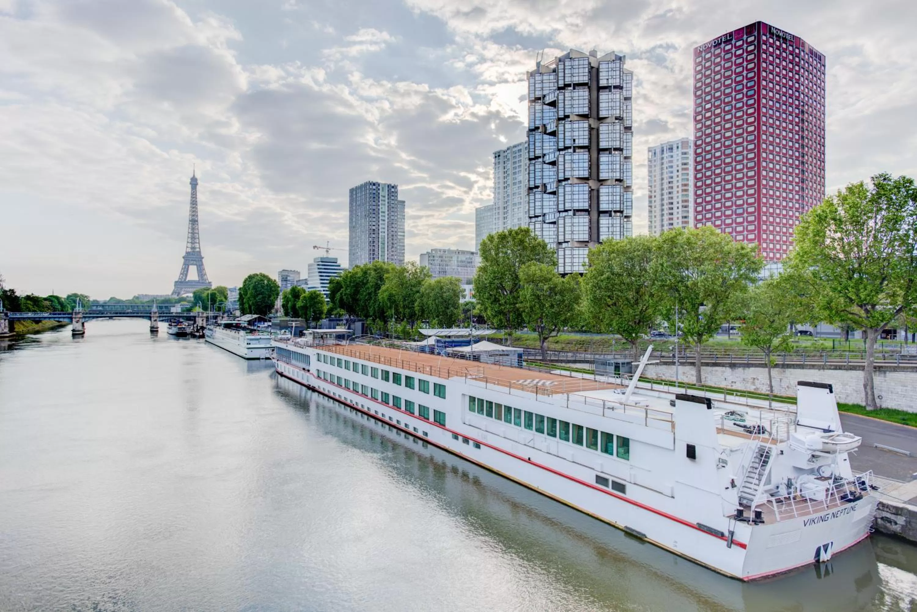 Facade/entrance in Novotel Paris Centre Tour Eiffel