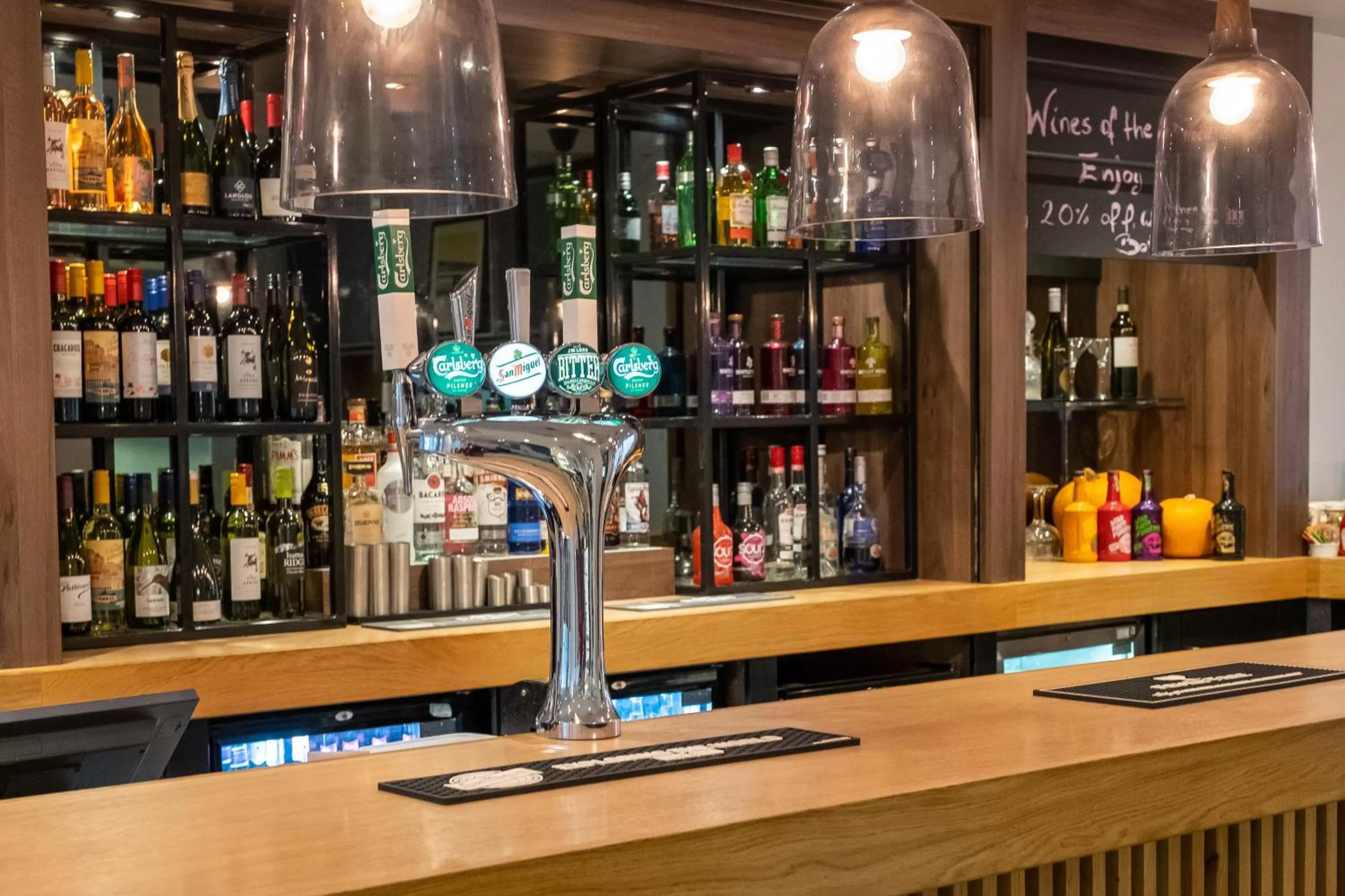 Lounge or bar in Holiday Inn Preston by IHG