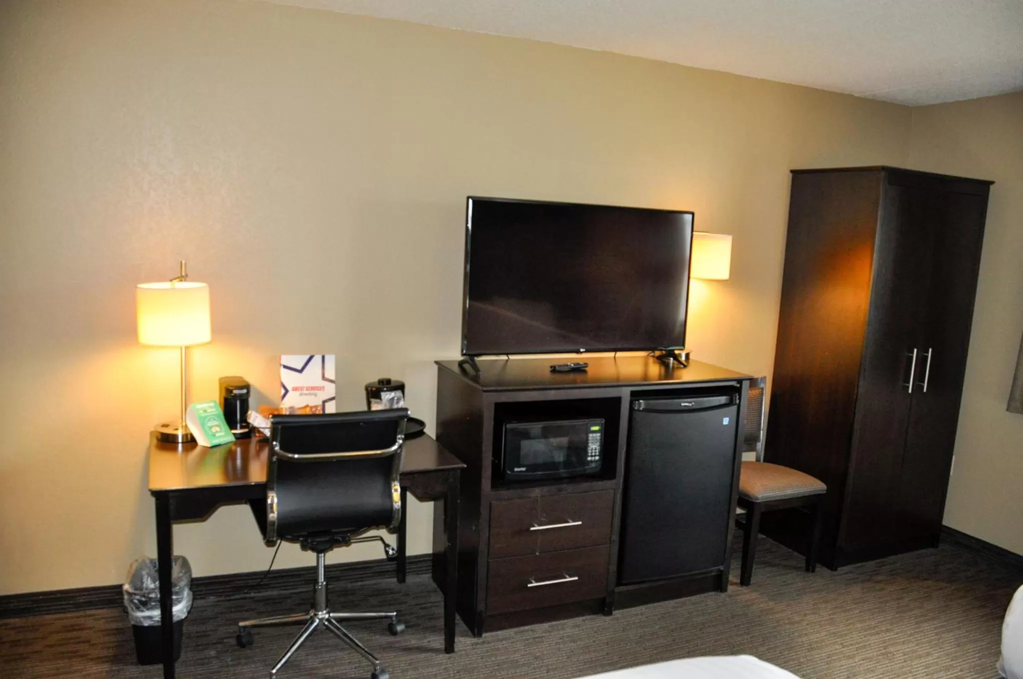 TV and multimedia in AmericInn by Wyndham Clear Lake