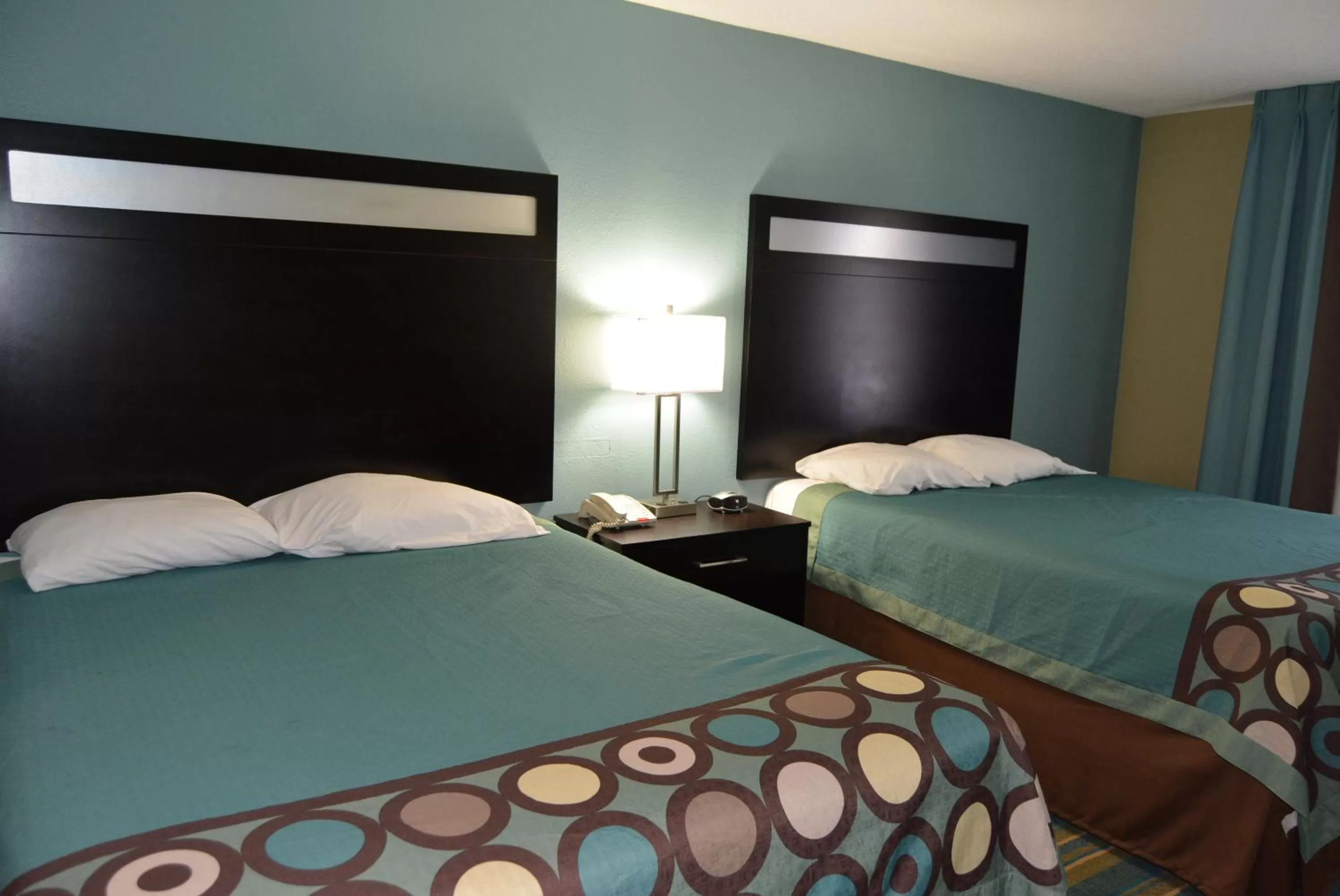 Super 8 by Wyndham Sulphur