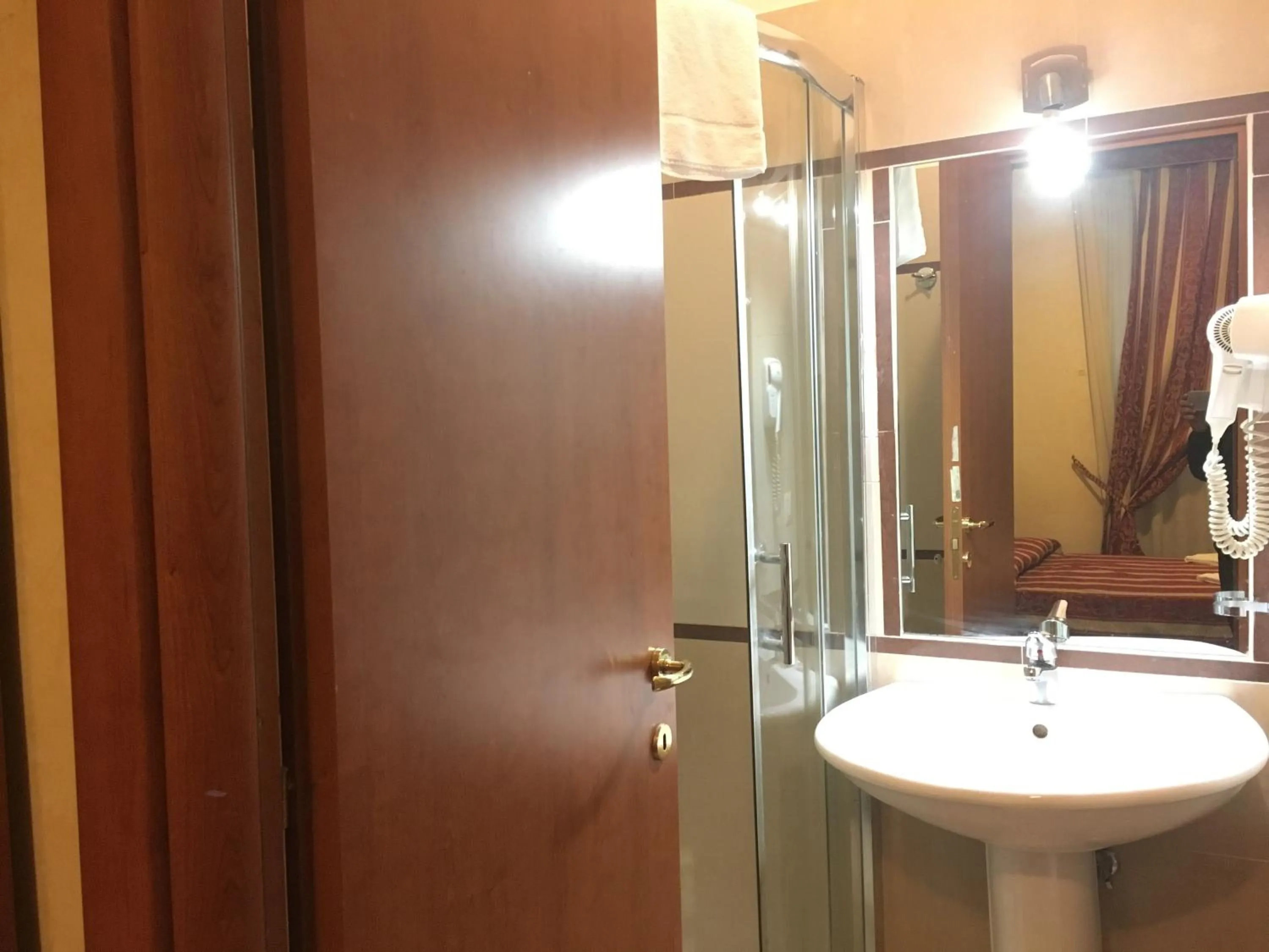 Bathroom in Toffa Place In Rome