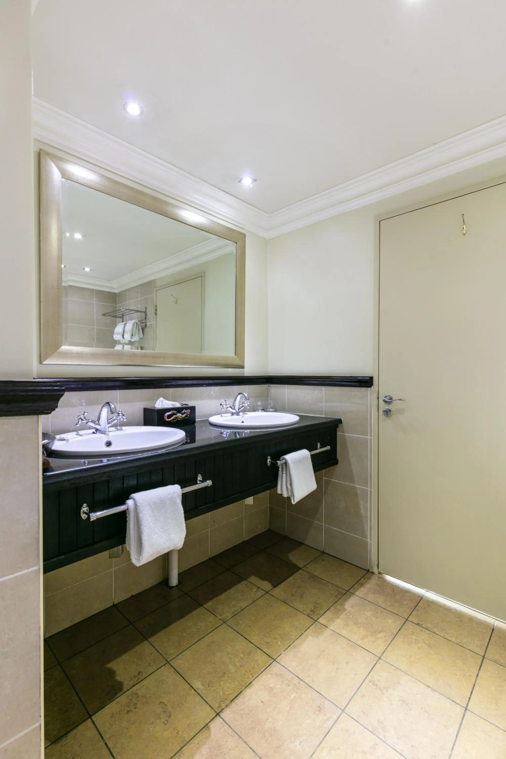Bathroom in Cresta President Hotel