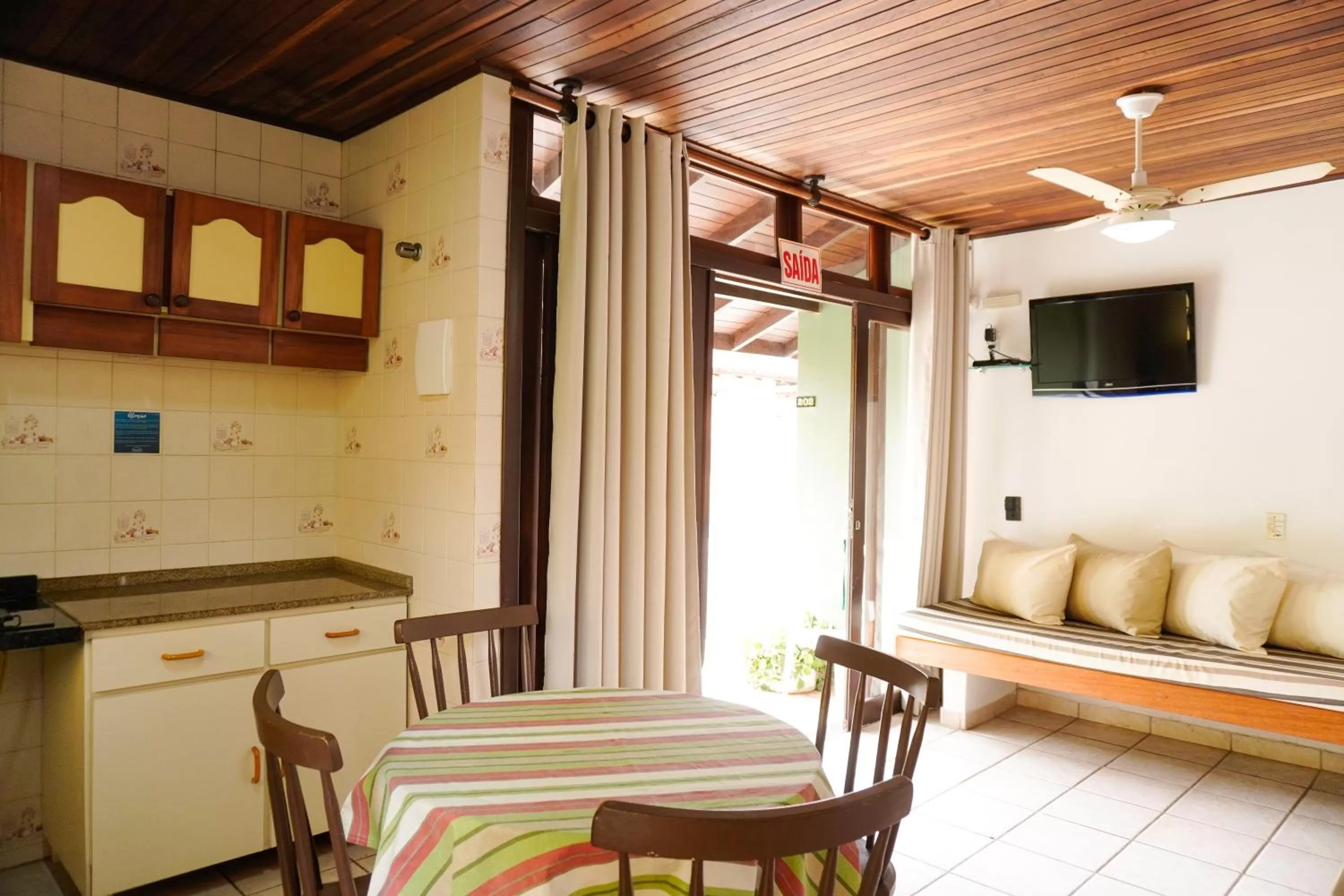 TV and multimedia, Dining Area in Pousada Dunasol Floripa