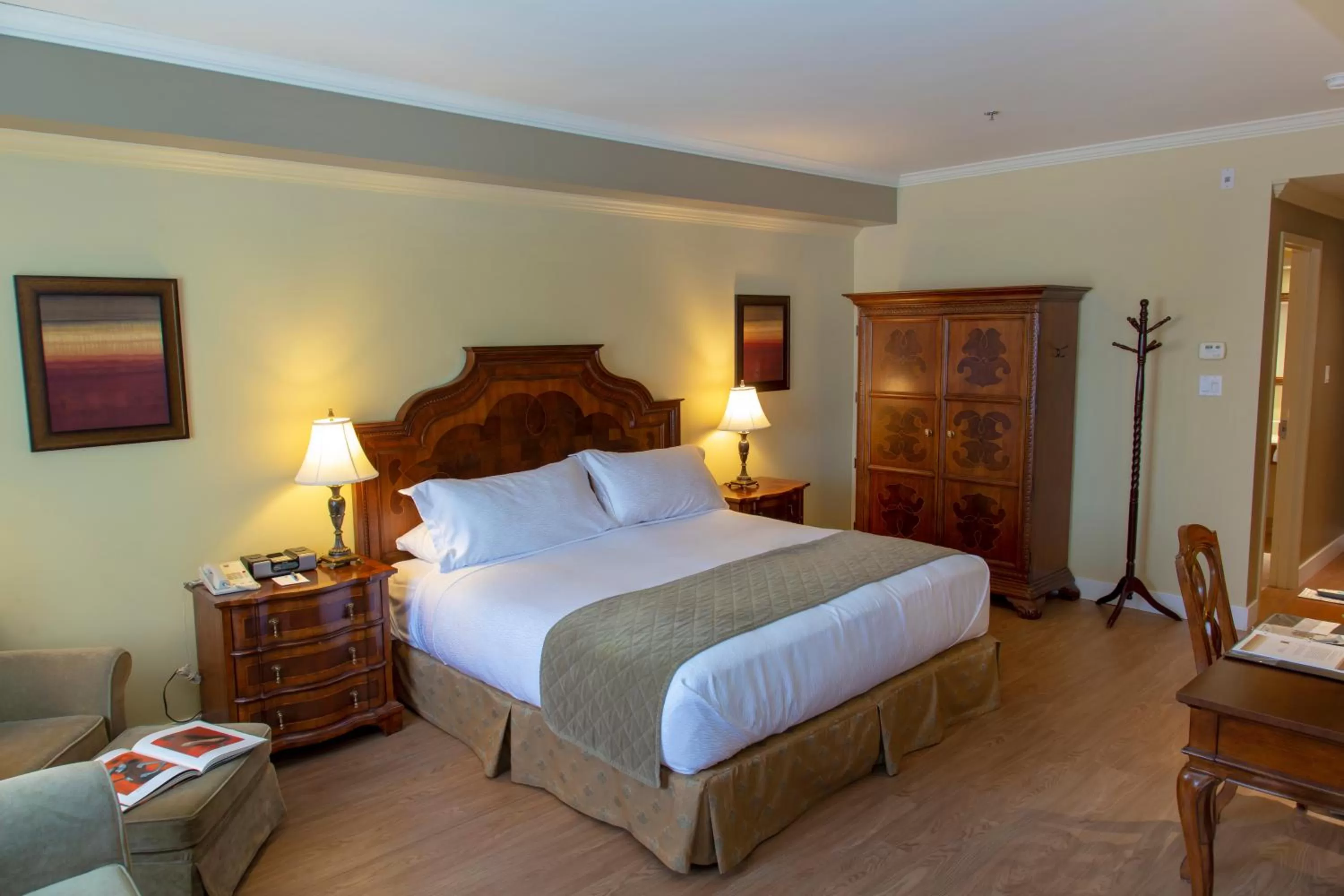 Bed in Hotel Brossard