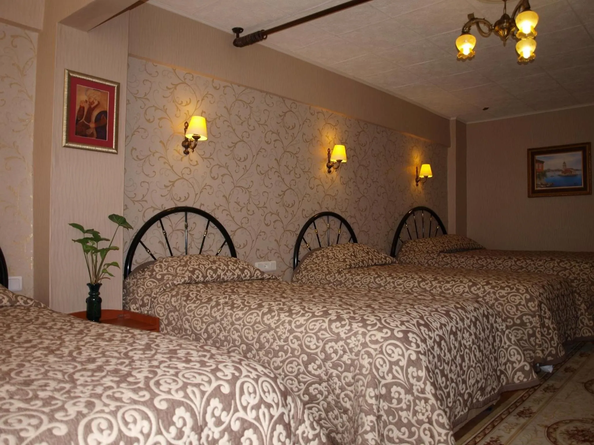 Photo of the whole room, Bed in Hotel Nezih Istanbul