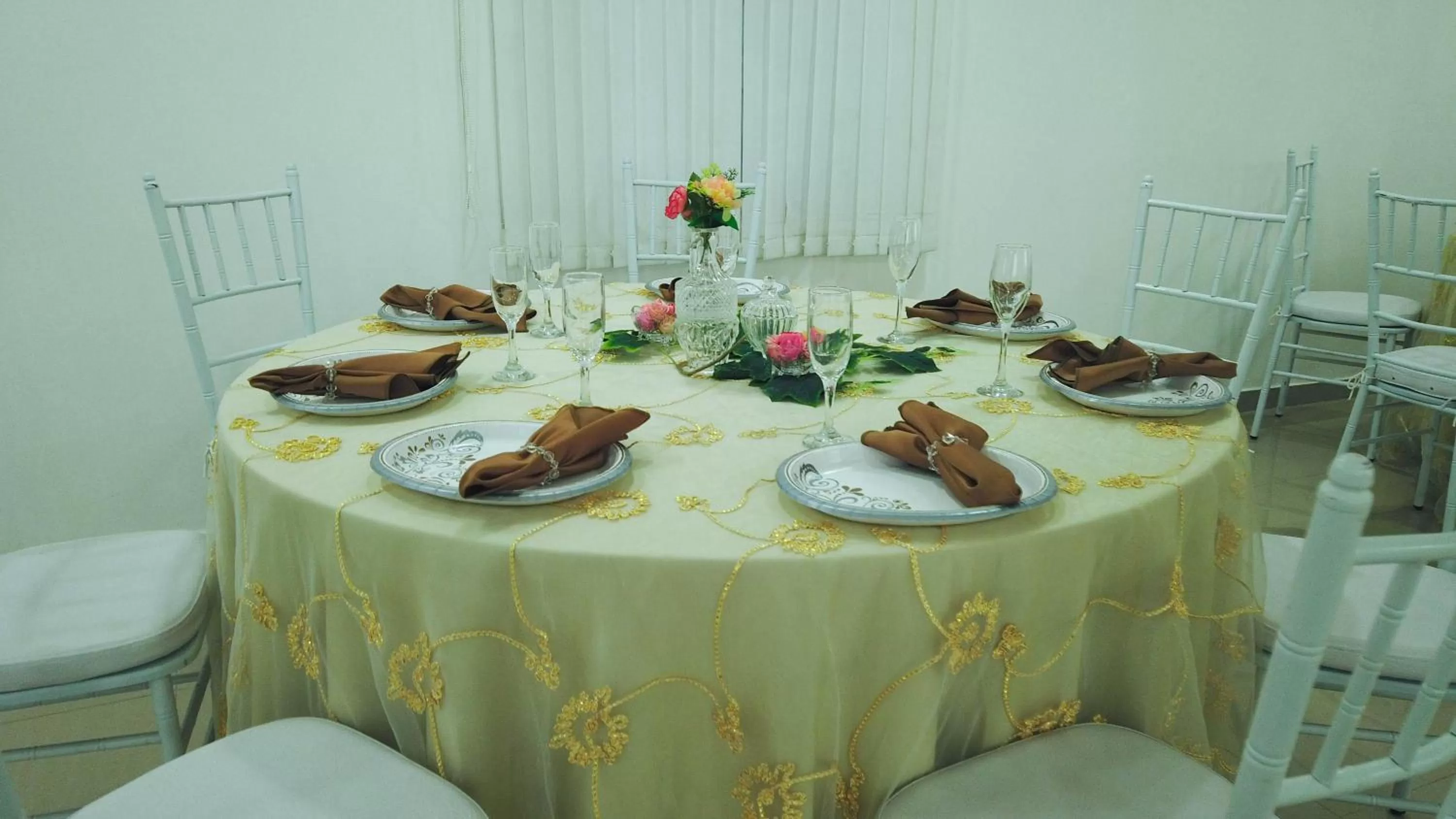 Business facilities, Restaurant/Places to Eat in Hotel Parque de los Novios Inn