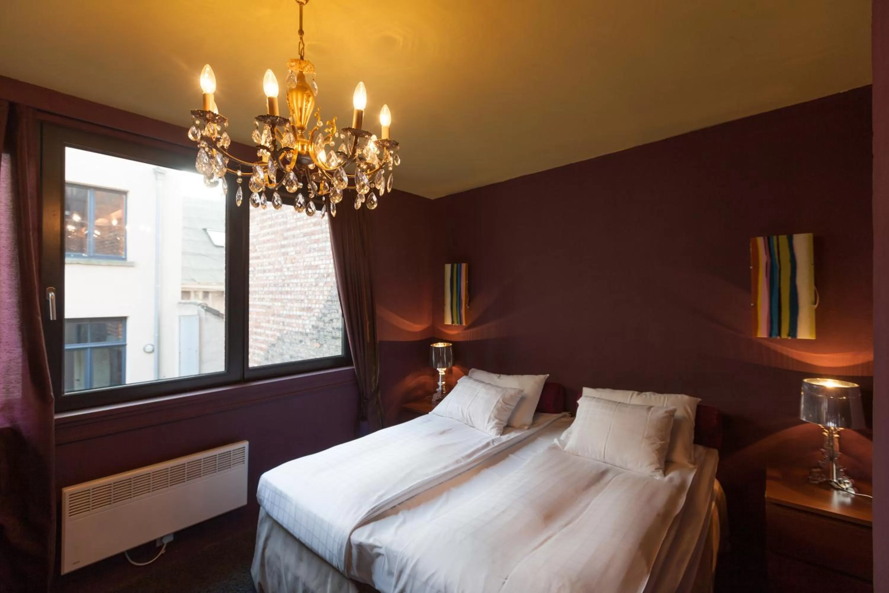 Bed in Hotel Diamonds and Pearls