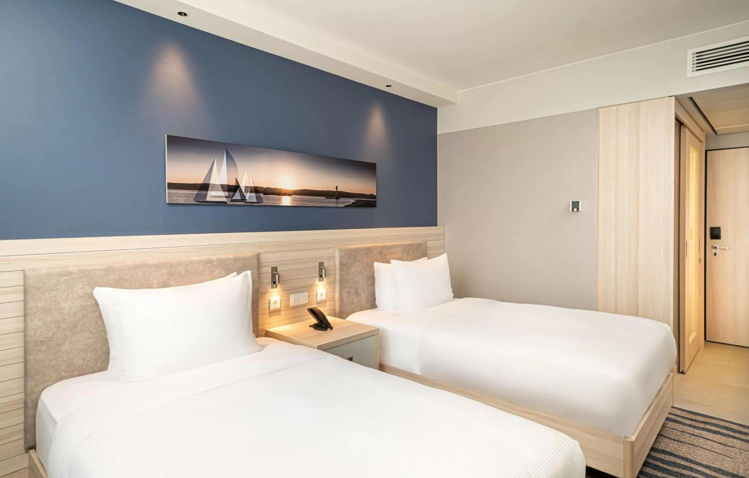 Bed in Hampton By Hilton Kiel