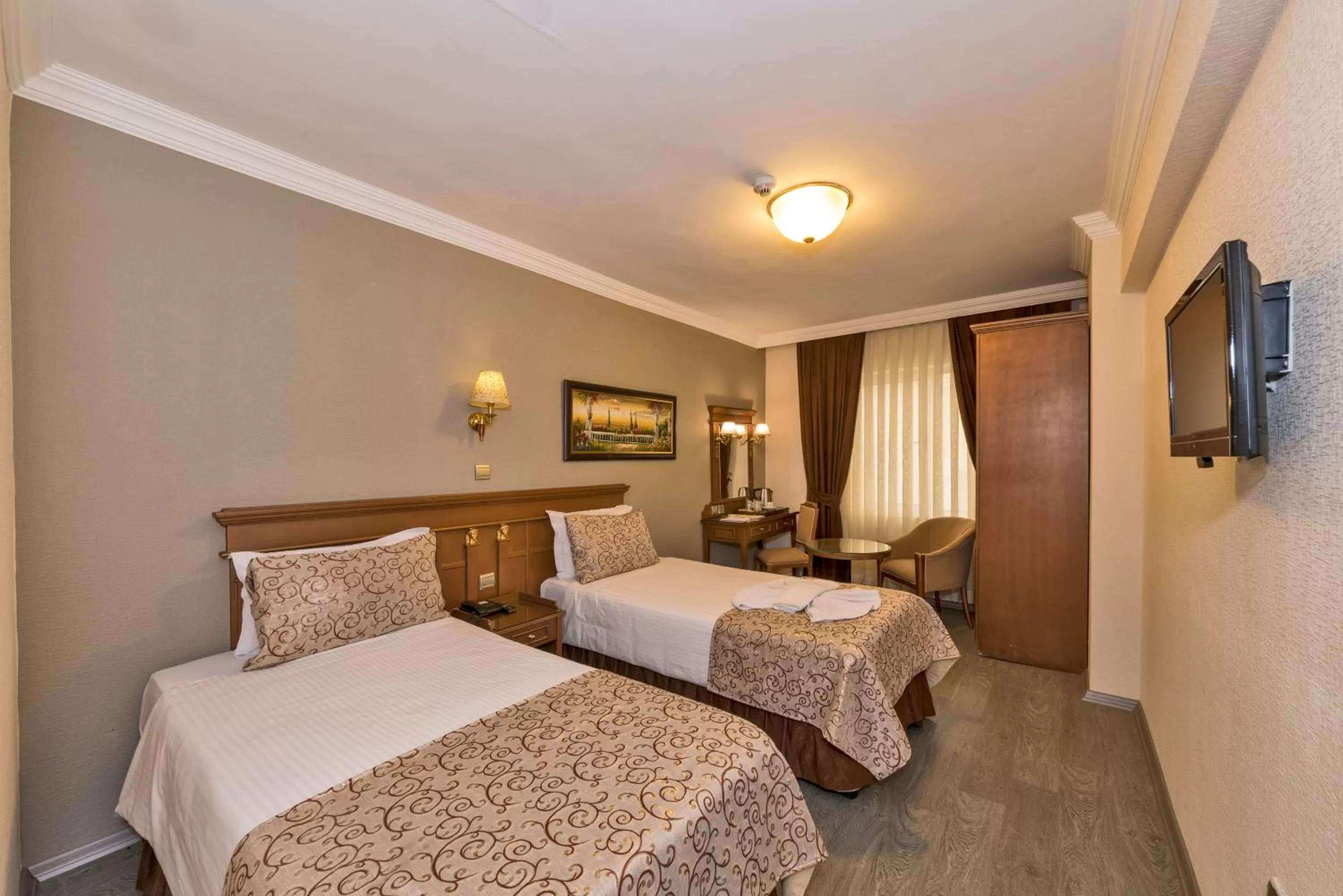 Photo of the whole room, Bed in Laleli Gonen Hotel