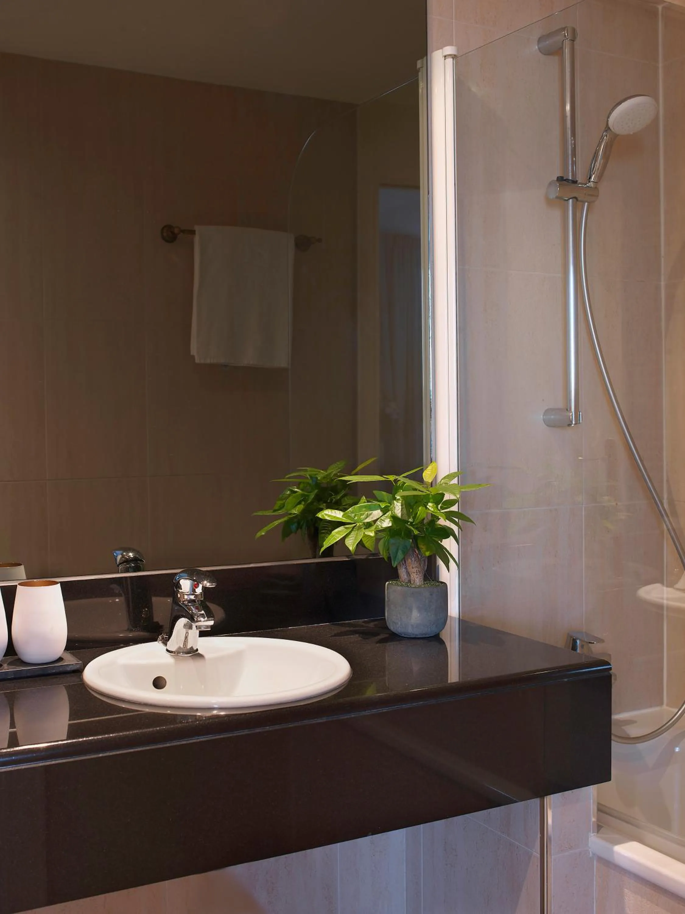 Bathroom in Hotel Paris Opera Affiliated by Meliá