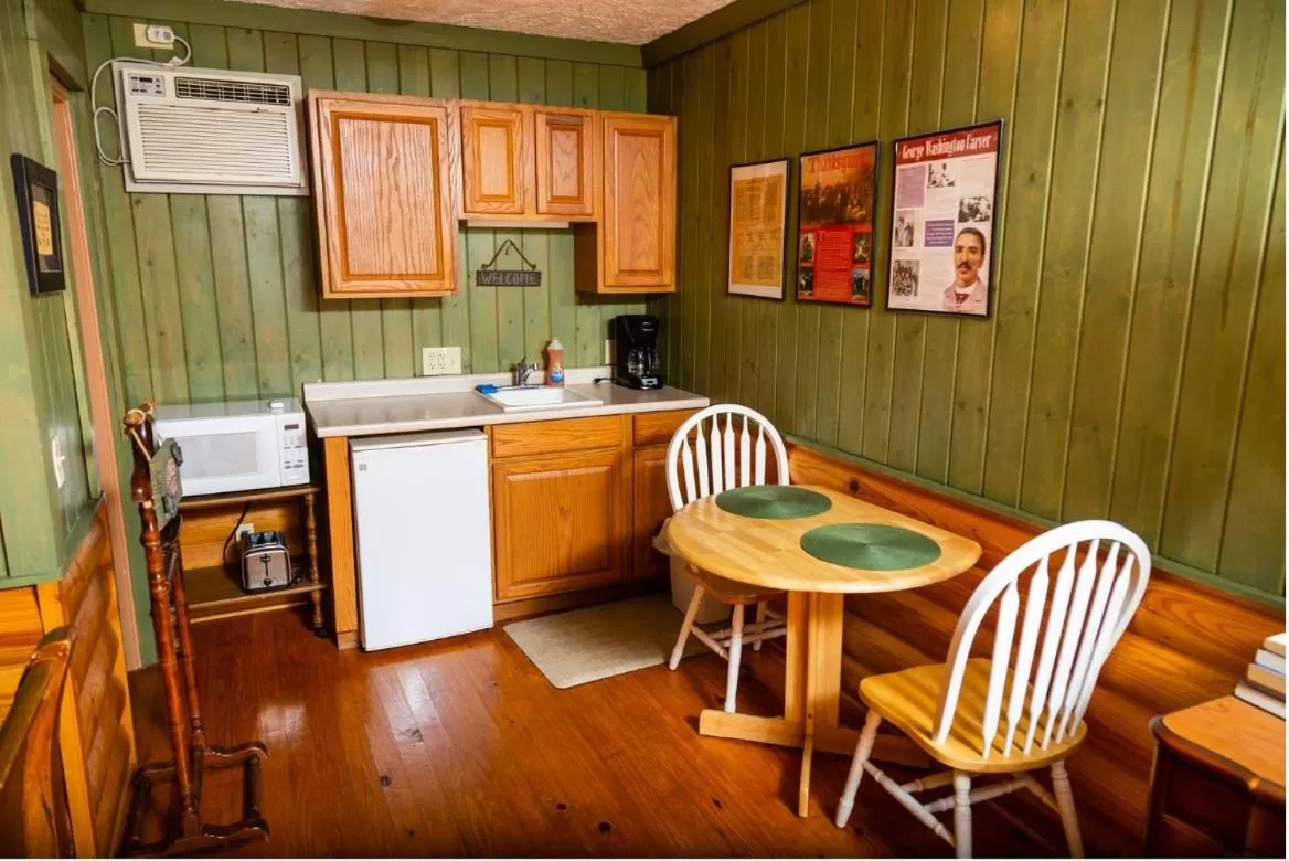 Kitchen or kitchenette in Mountain Aire Cottages, Inn, & Glamping